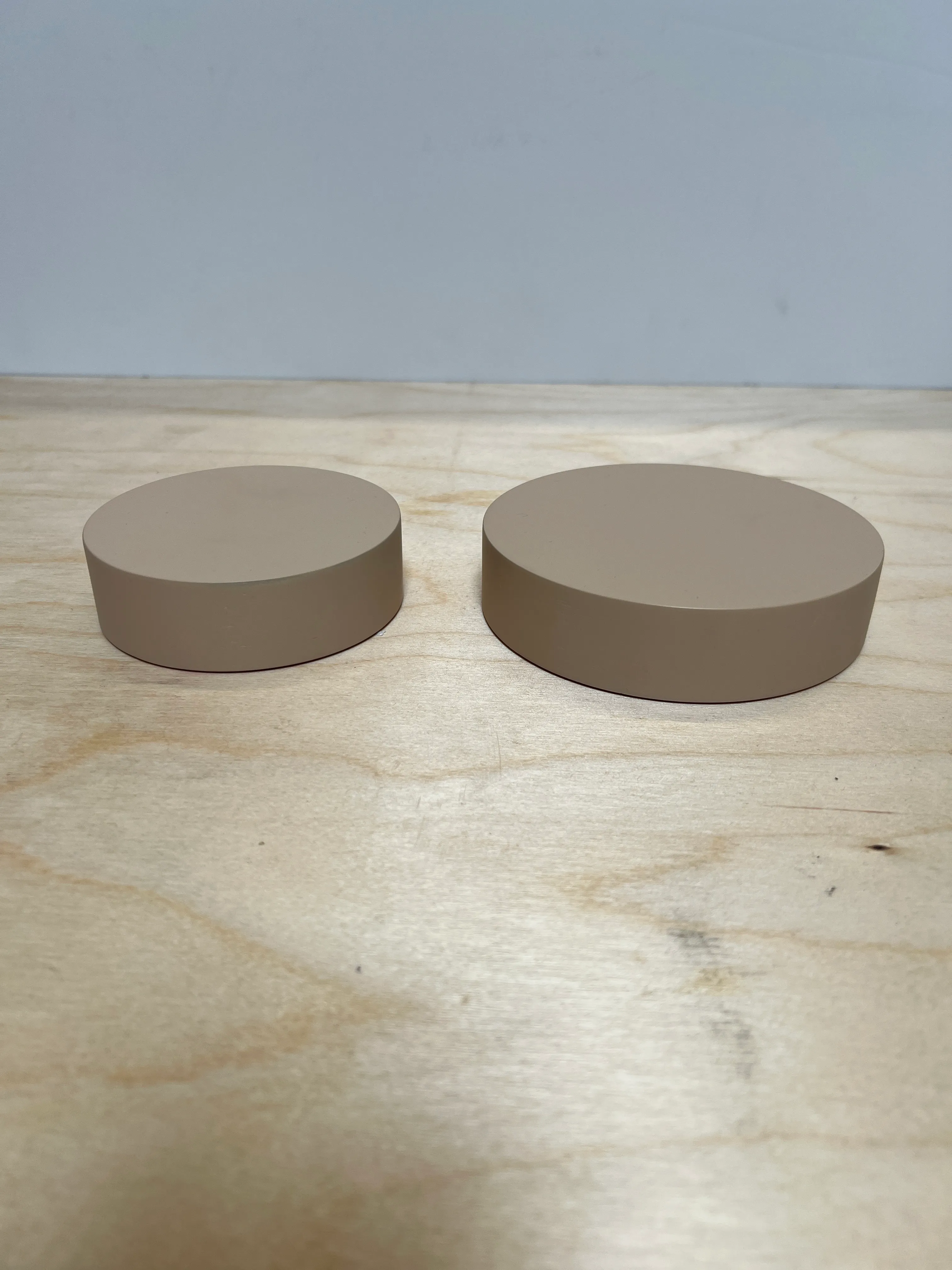 Mocha Tan Round Smooth Riser 5"