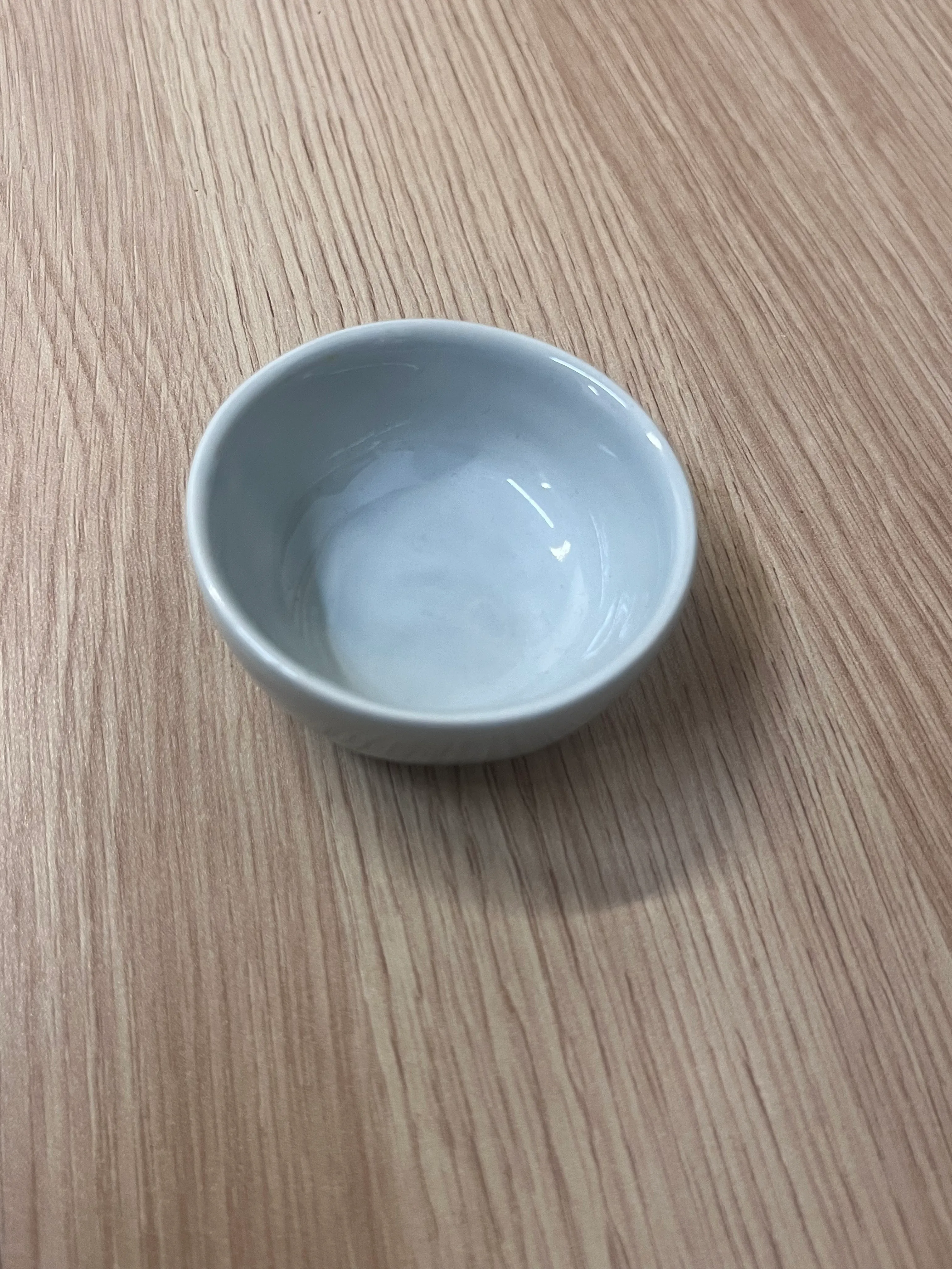 Light blue/grey sallt dish