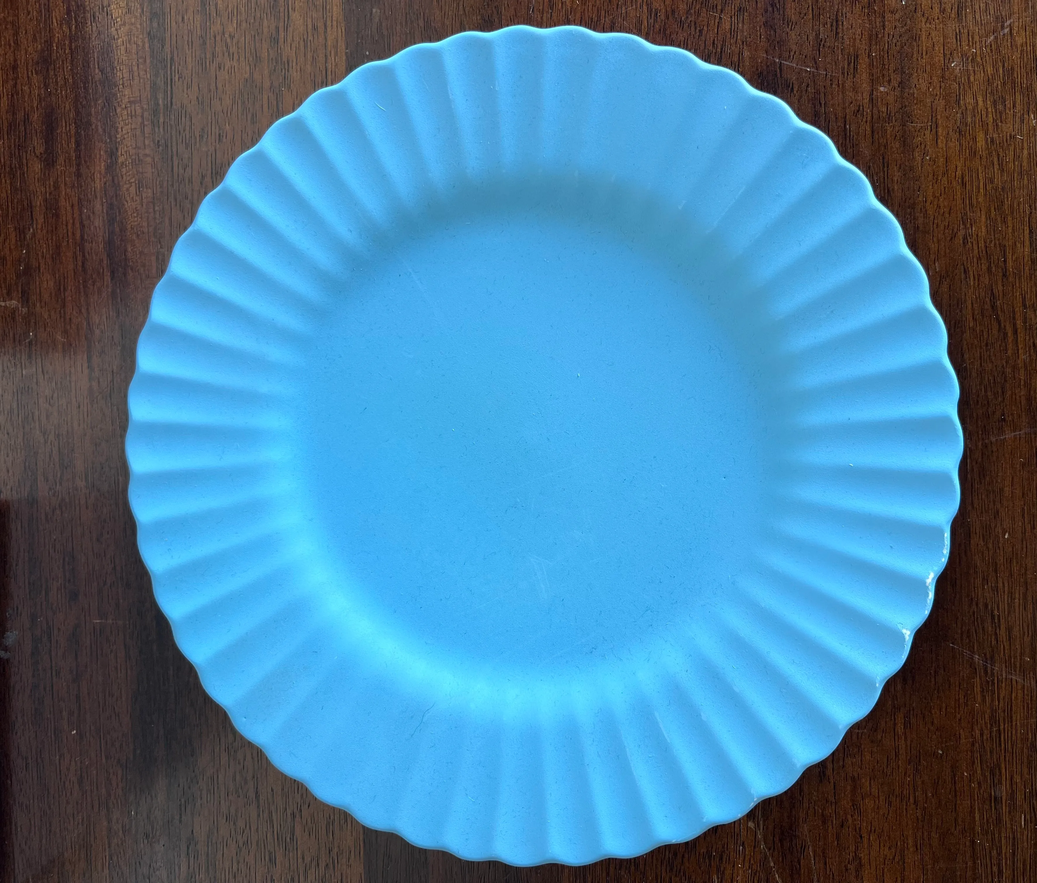 Light blue dinner plate with scalloped rim