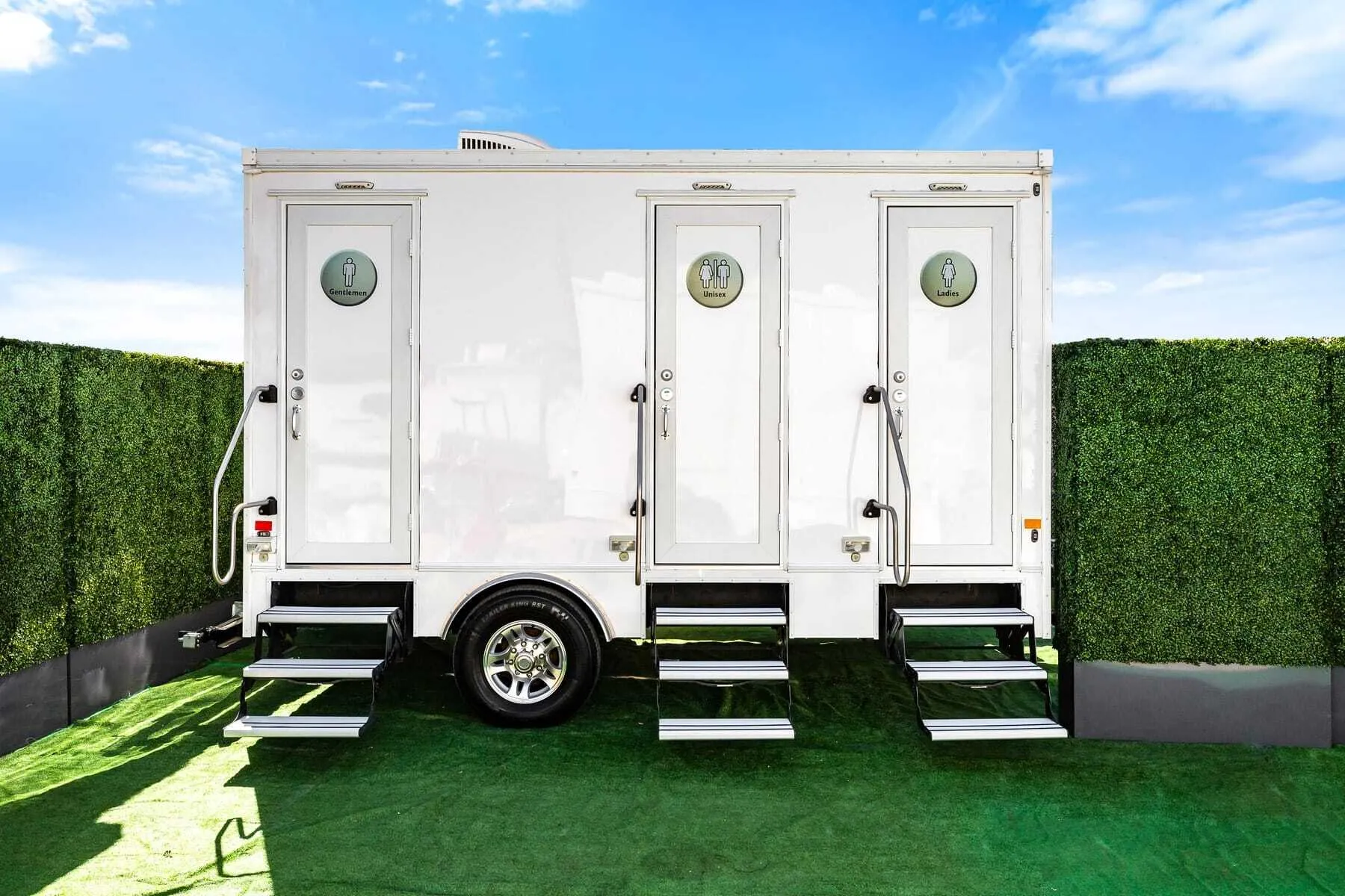 Weekend Wedding Package – Luxury Restroom Trailer