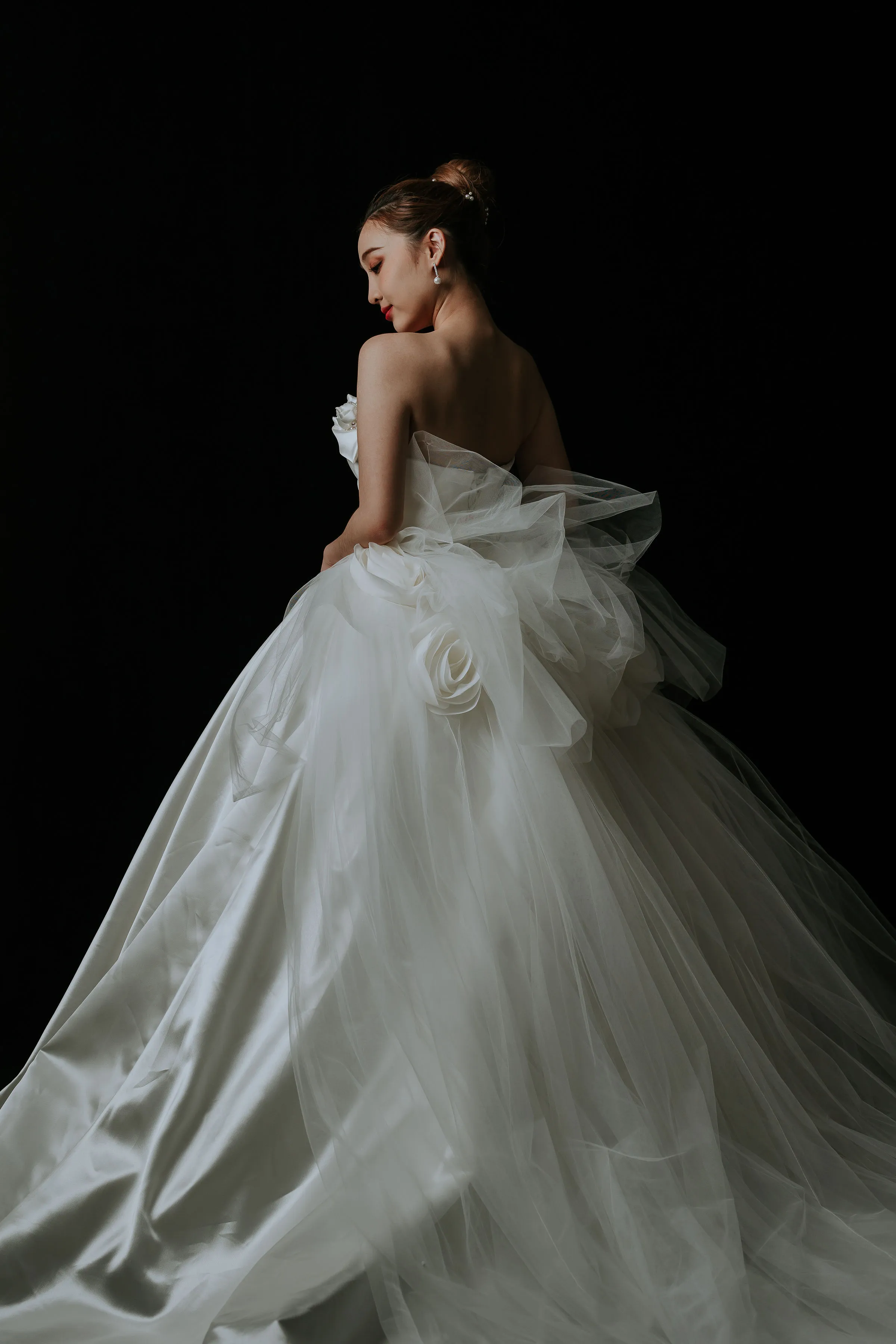 S05AAT 0979 - Satin yellow white 3d flower hide premium ball gown 