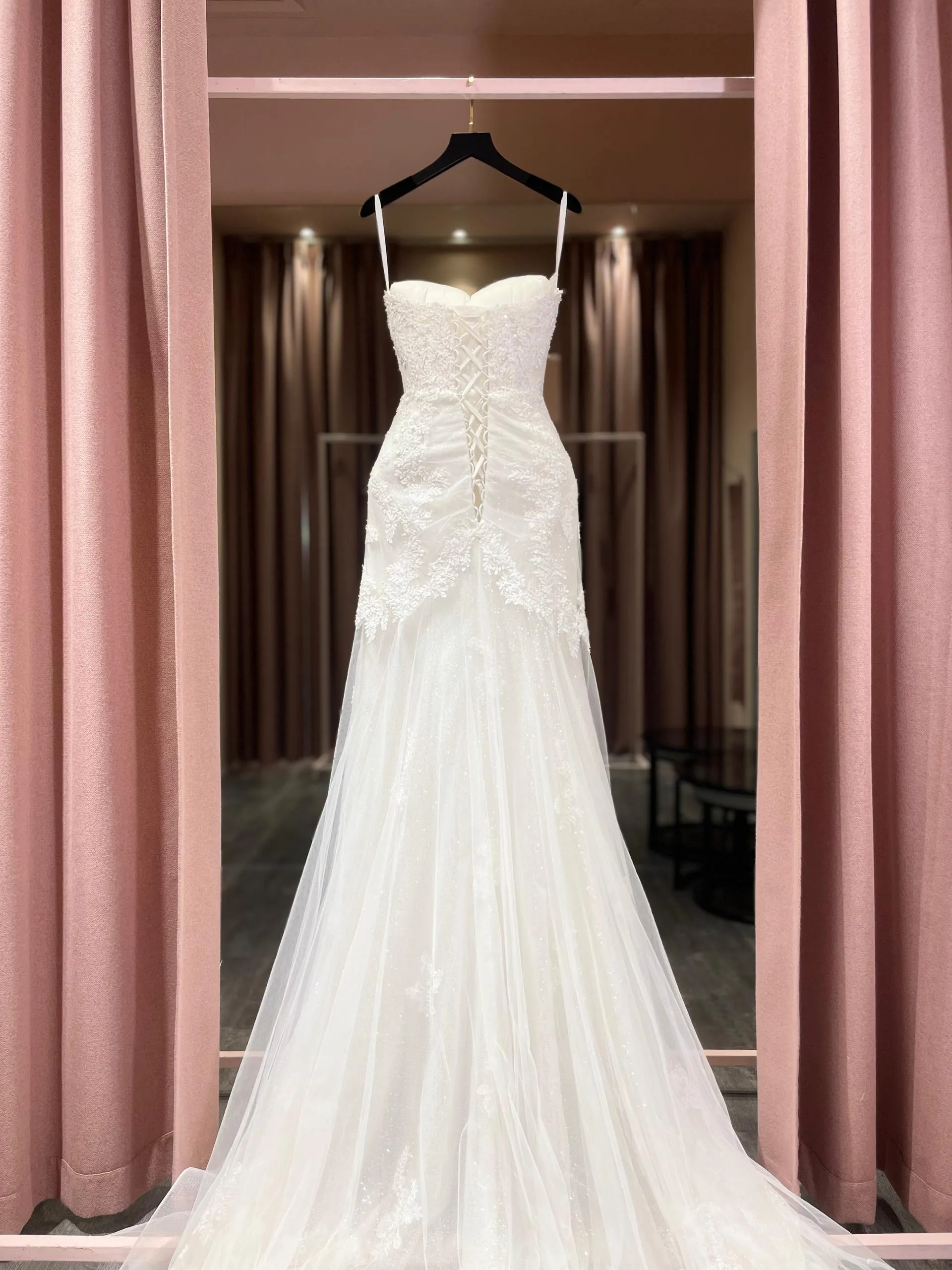 S05AAT 0978 - Alicia Tan deep V Mermaid Puffy Sleeve leave lace