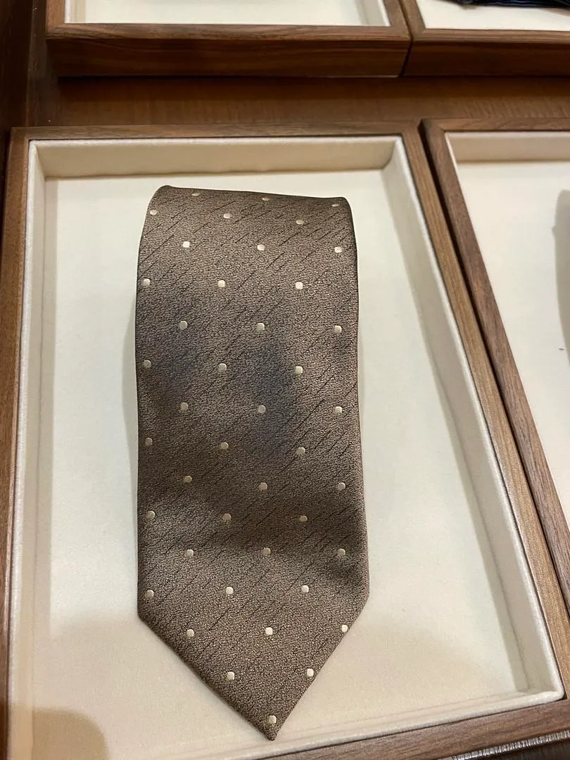 S05AAT 1451 Brown Base with dot Tie