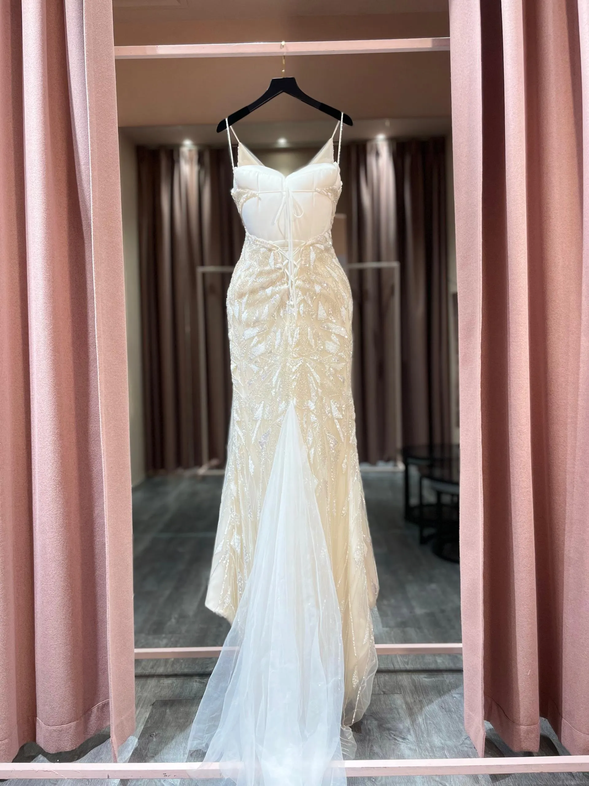 0886 - Old Geometry cut train champagne mermaid dress