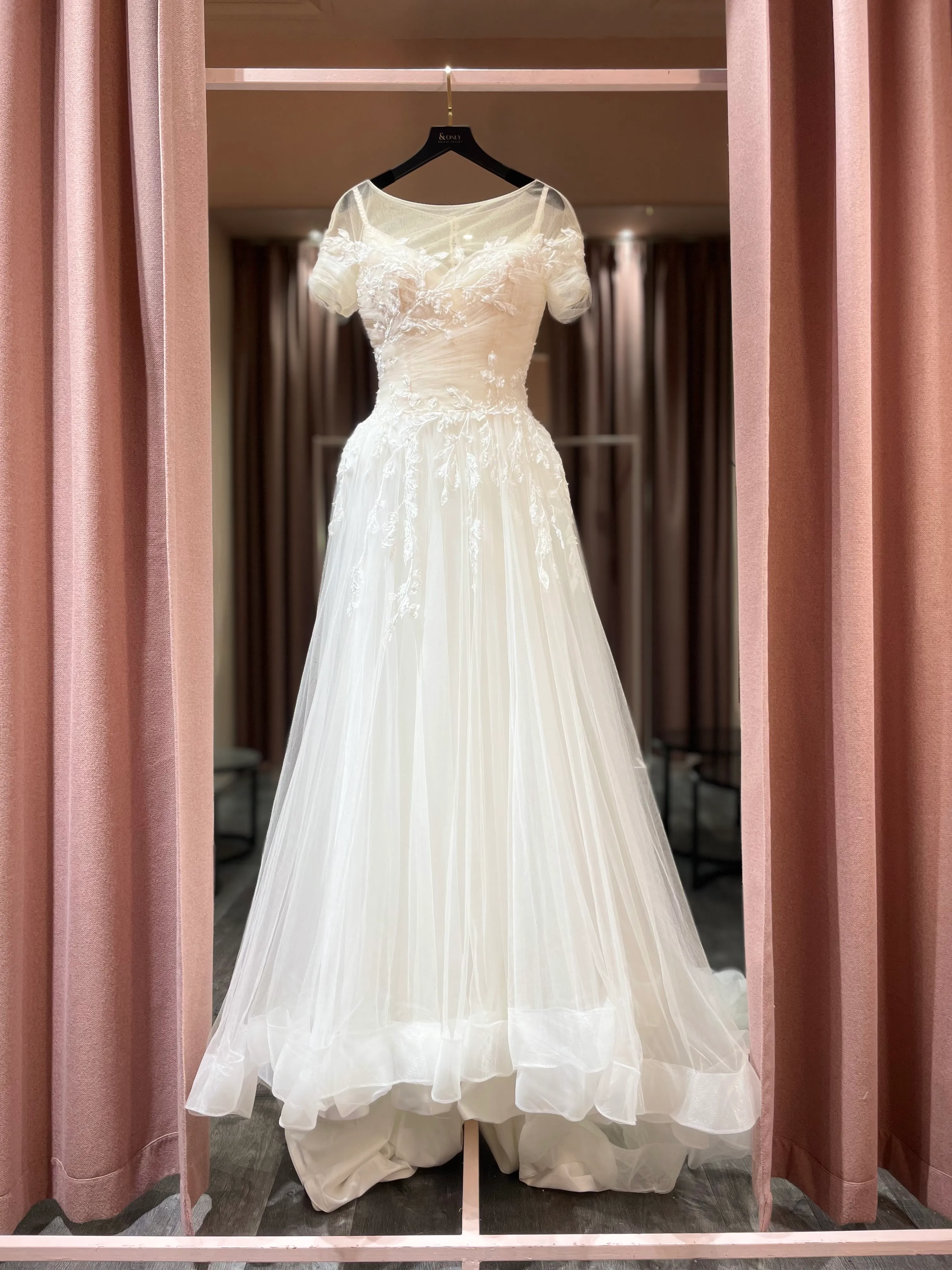 1070 - spag strap straight lace crept mermaid