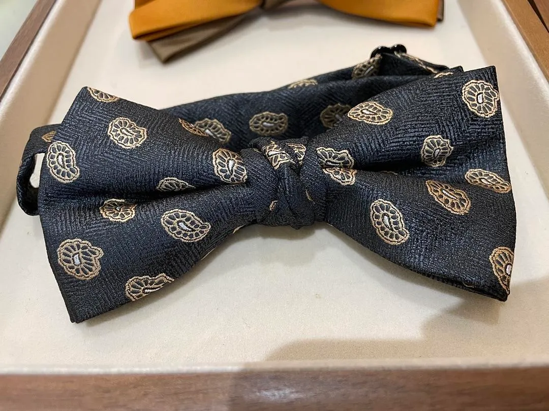 S05AAT 1463 Texture Black with gold brown design