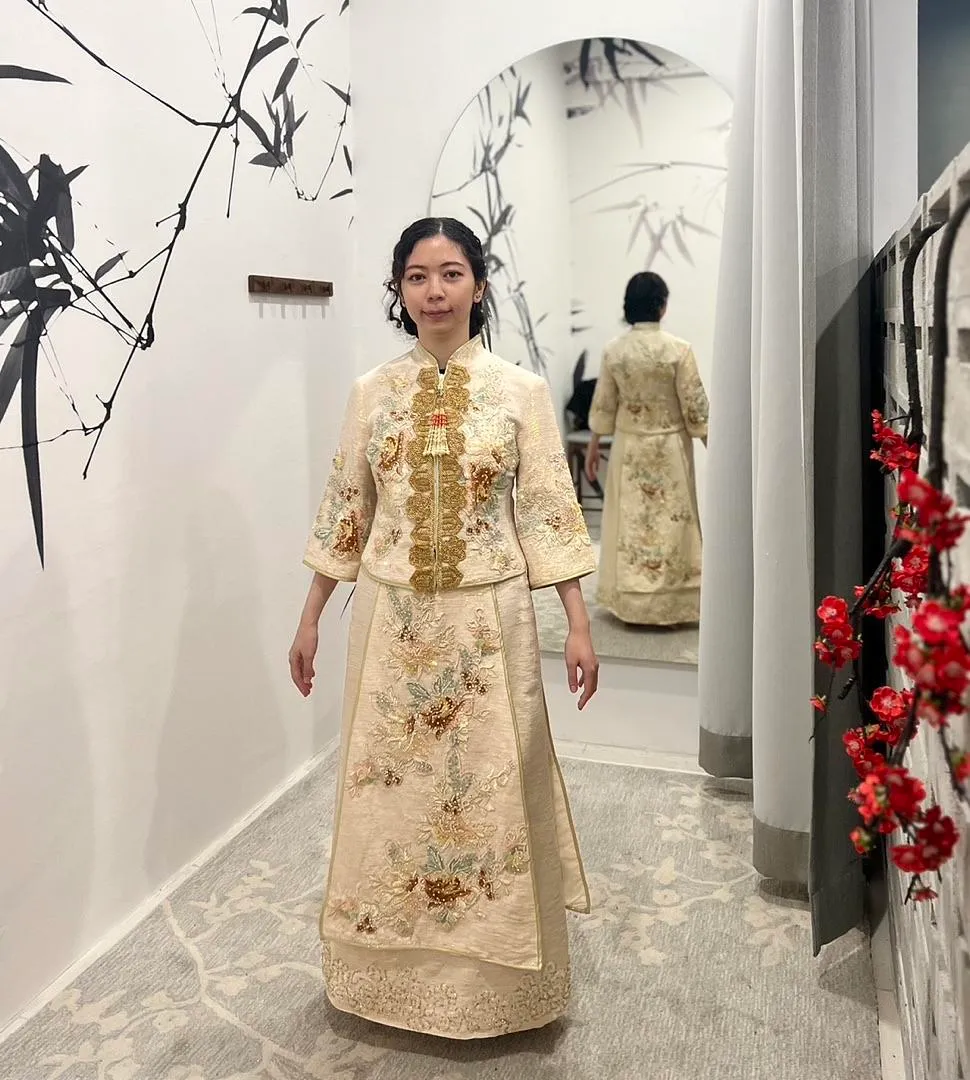 S05AAT 0903 - female kua Gold kua with brown florals (S:41 W:41.5 BW:33 H:50.5)