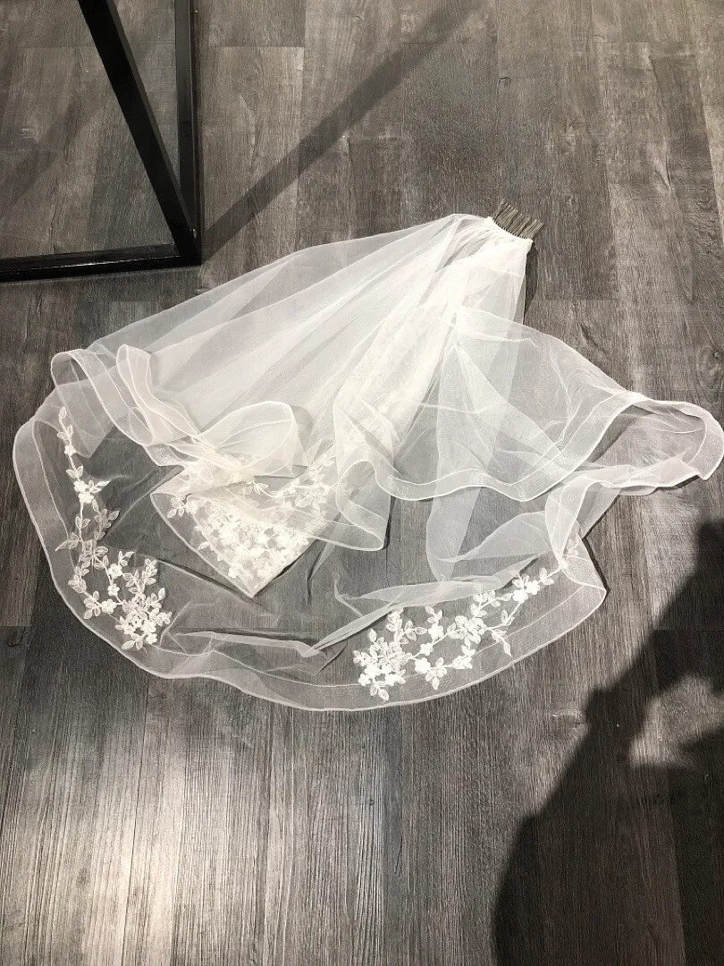 S05AAT 0761 - Horsehair flower lace short veil with comb