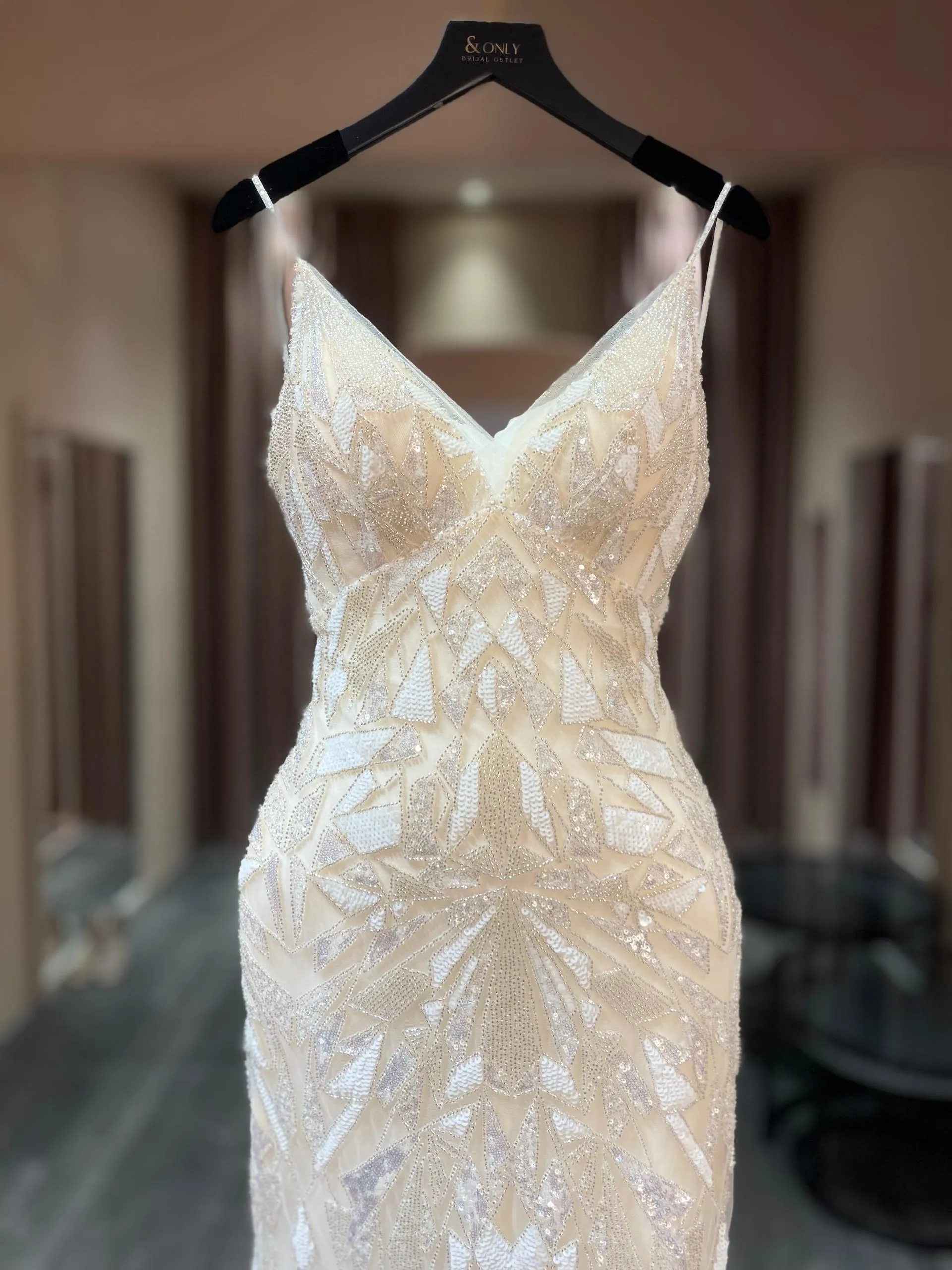 0886 - Old Geometry cut train champagne mermaid dress