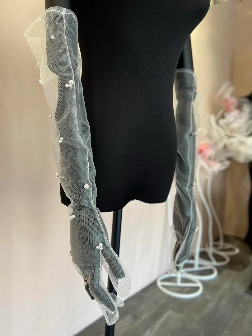 S05AAT 1126 Pearl gloves