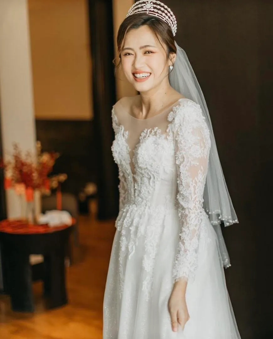 S05AAT 0880 - French lace viet long sleeves A line