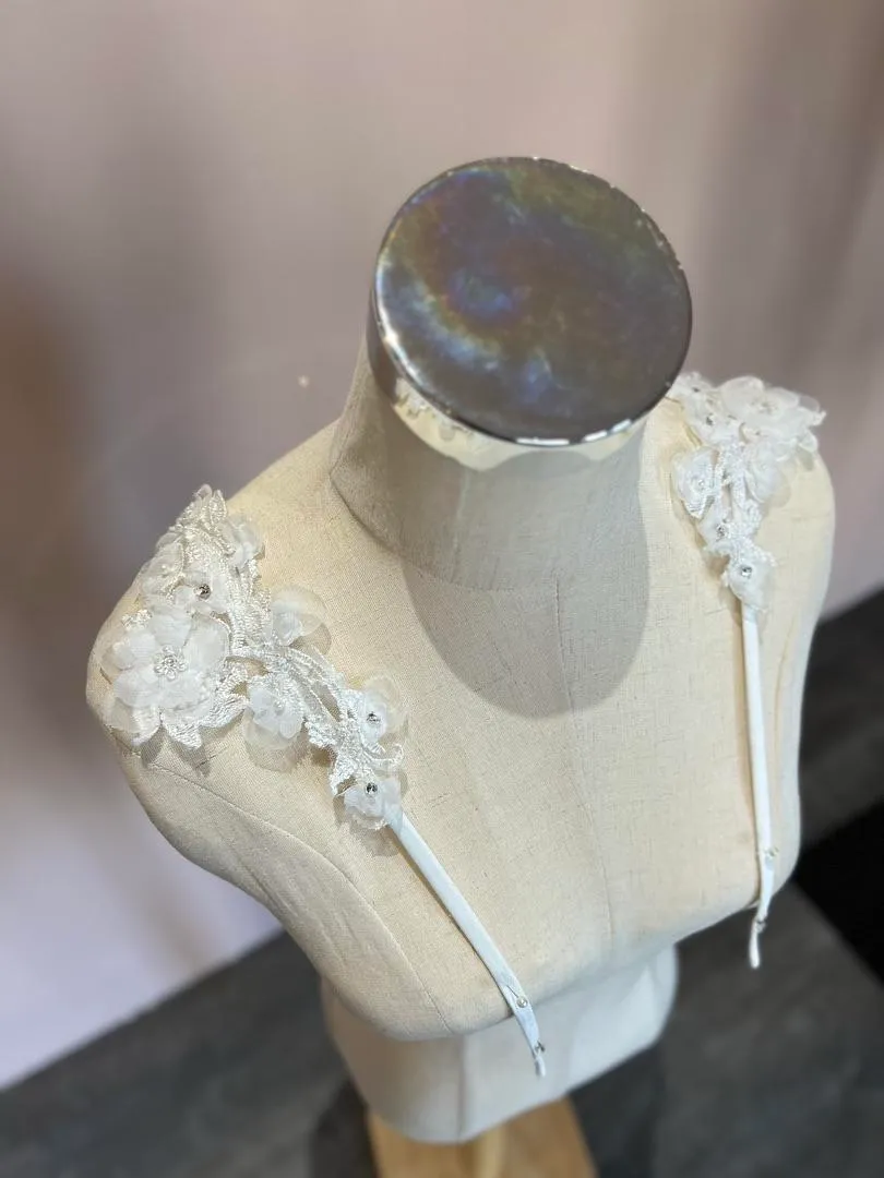 S05AAT 1135 Strap with lace