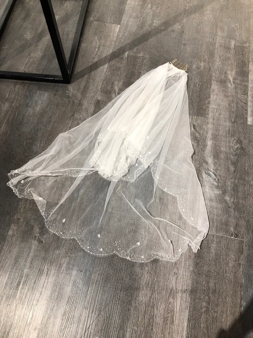 S05AAT 0760 - Old beaded short veil with comb