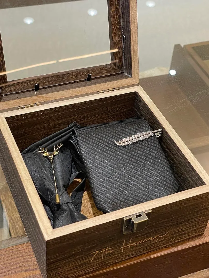 S05AAT 1472 Black base full line texture