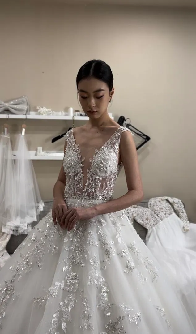 S05AAT 1159 Qihui Deep v low back leaves lace champagne ball gown