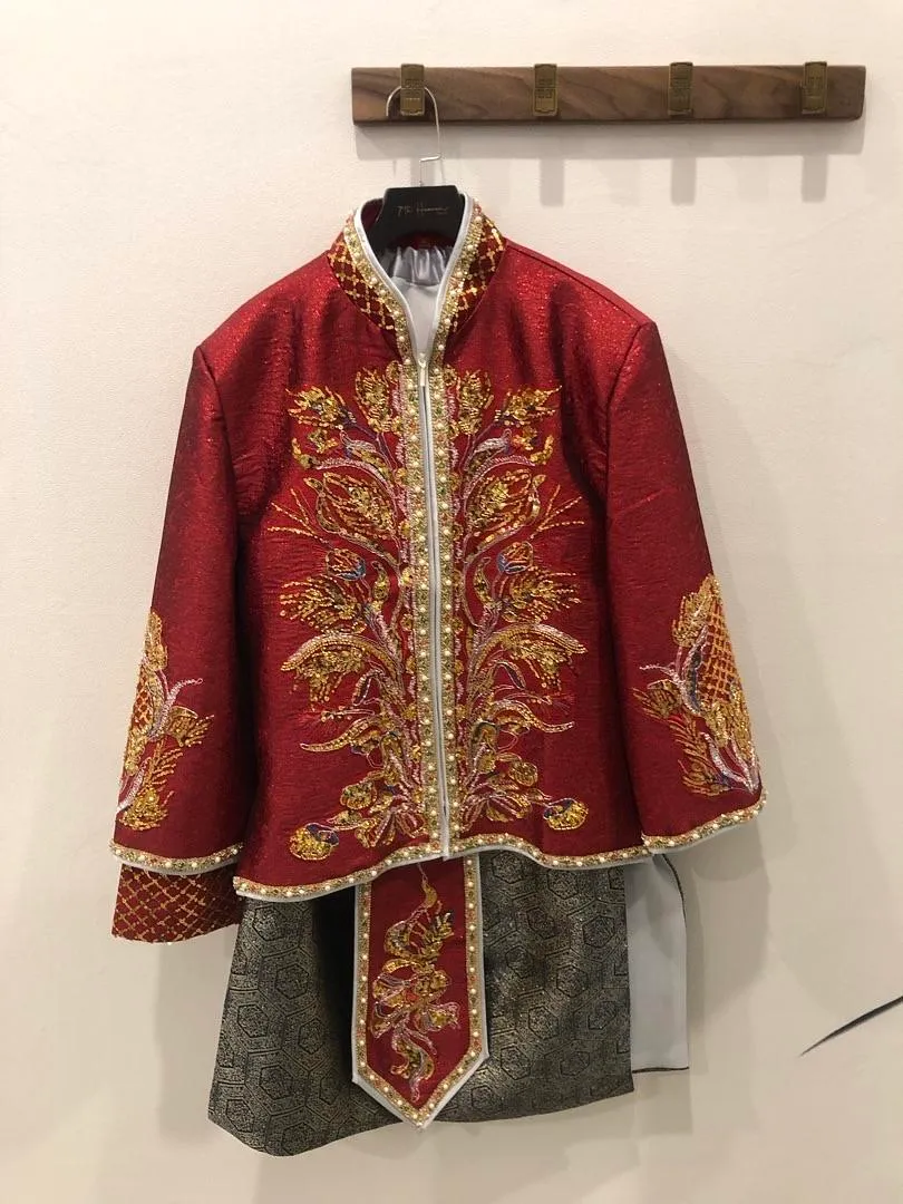 S05AAT 1181 Malay Male Kua top red