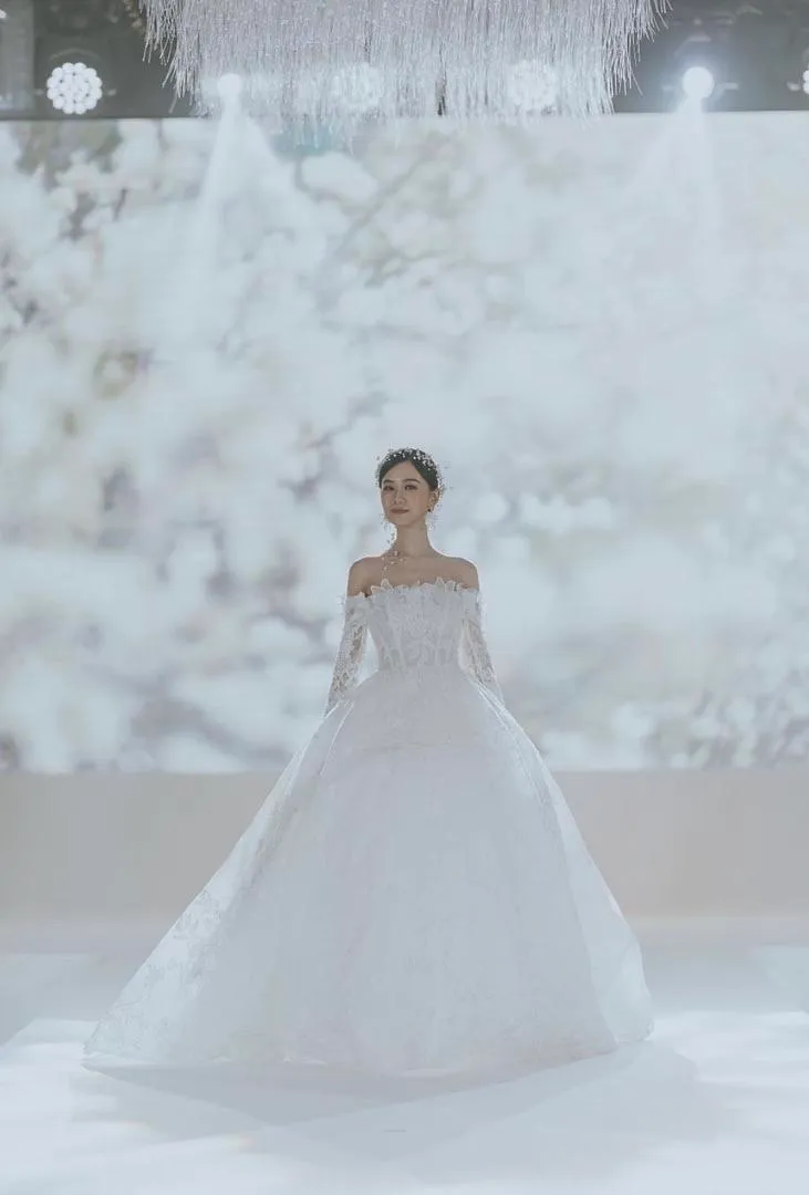 S05AAT 1252 FS Kayley off shoulder long sleeve Garden aini modified sweetheart