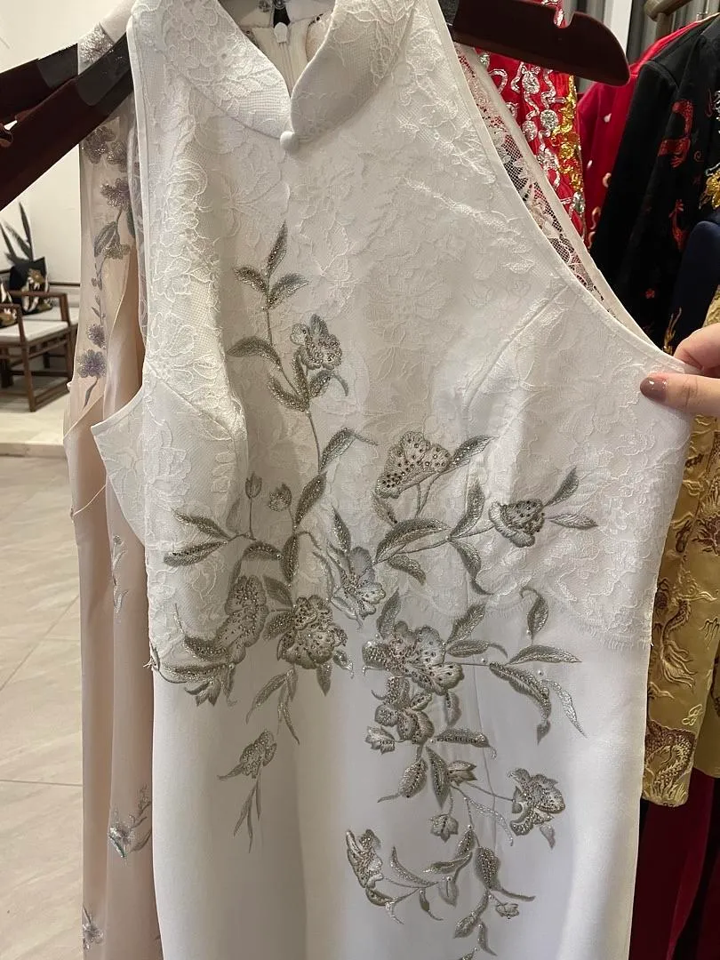 S05AAT 1445 simple Cheongsam white gold Embroidery