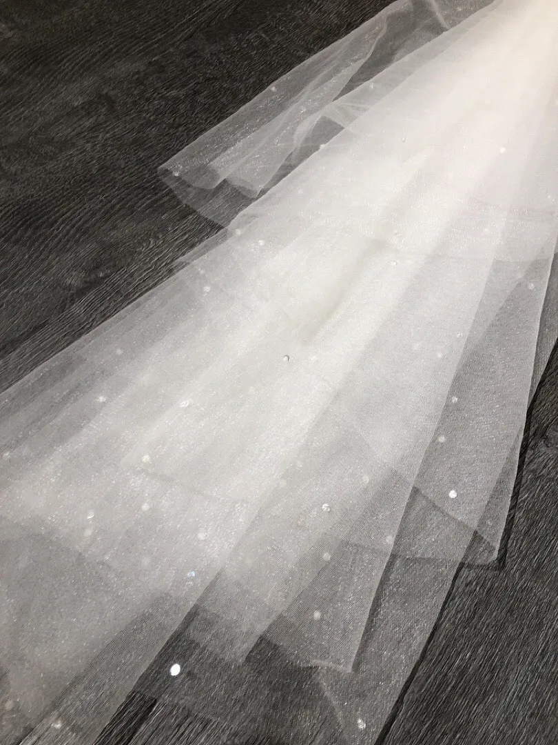 S05AAT 0663 - Beaded short medium veil