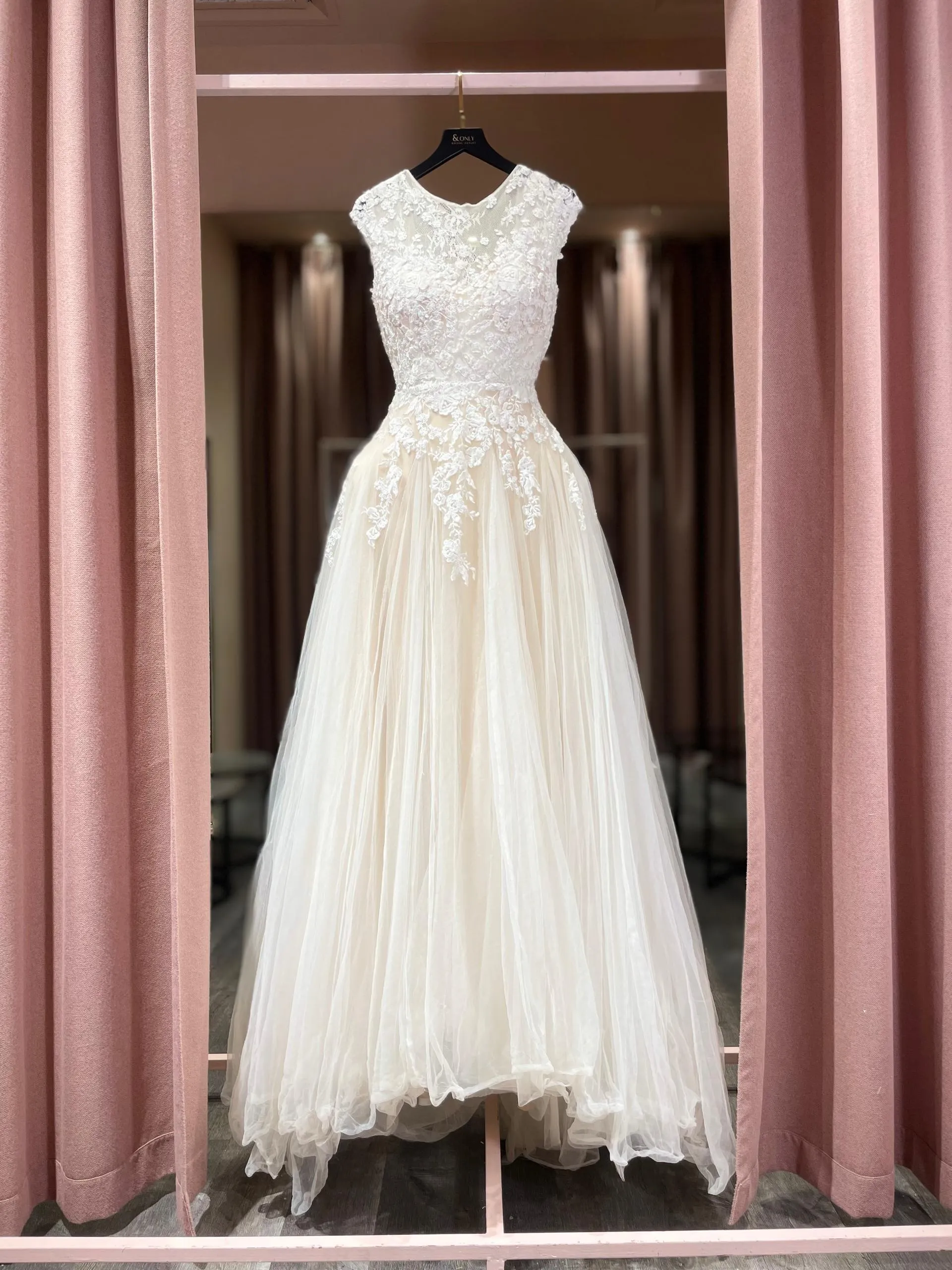 0457 - Sze wei A-line Gown