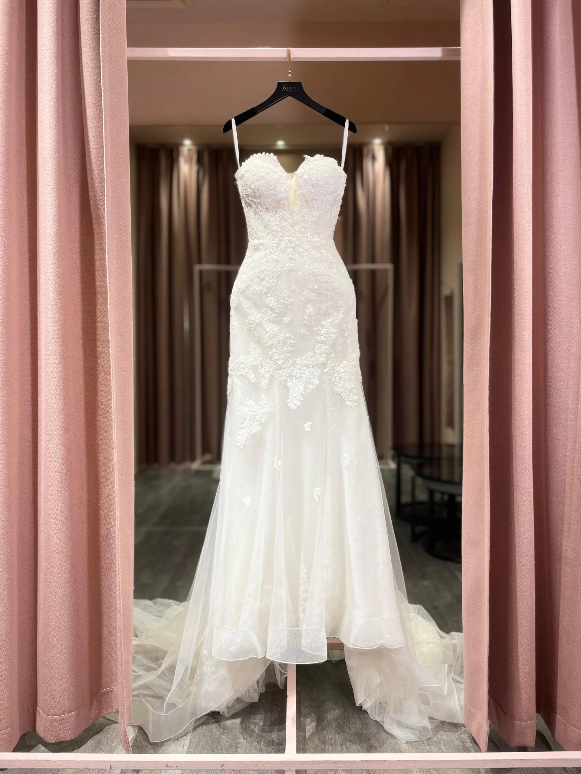 S05AAT 0978 - Alicia Tan deep V Mermaid Puffy Sleeve leave lace