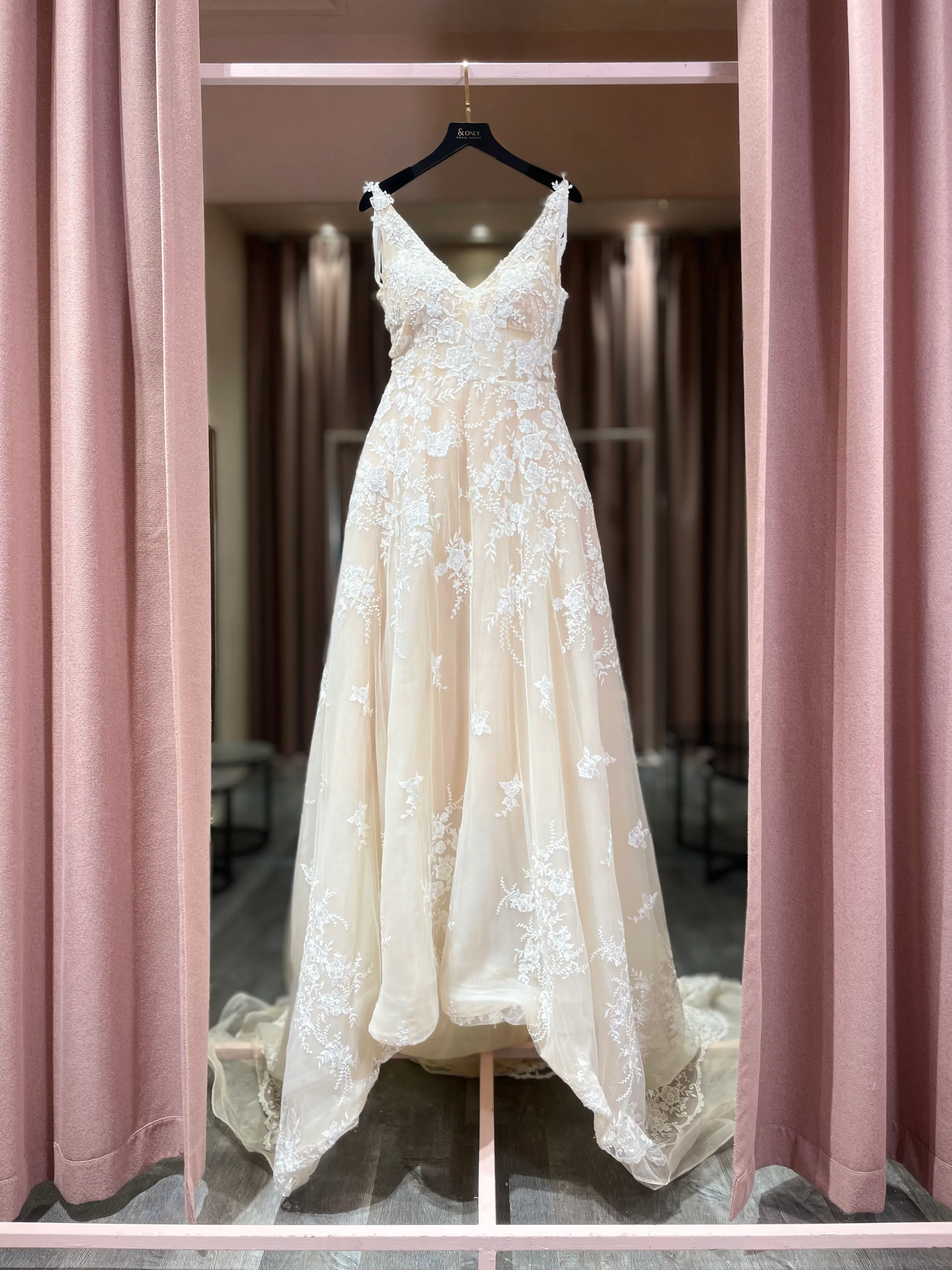 0465 - Bella Kuan nude a line