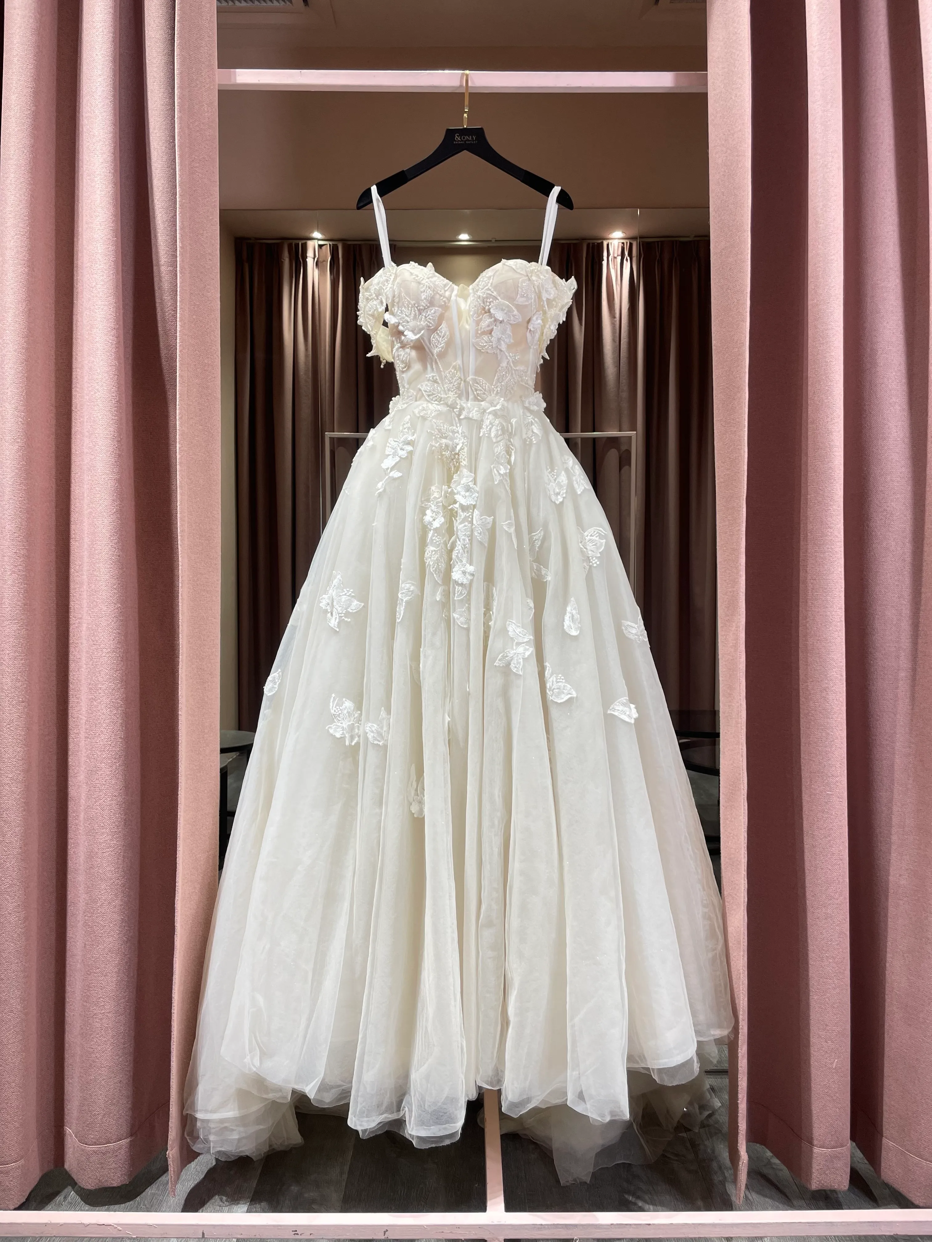 S05AAT 1008 - Big lace 3D corset champagne light A line