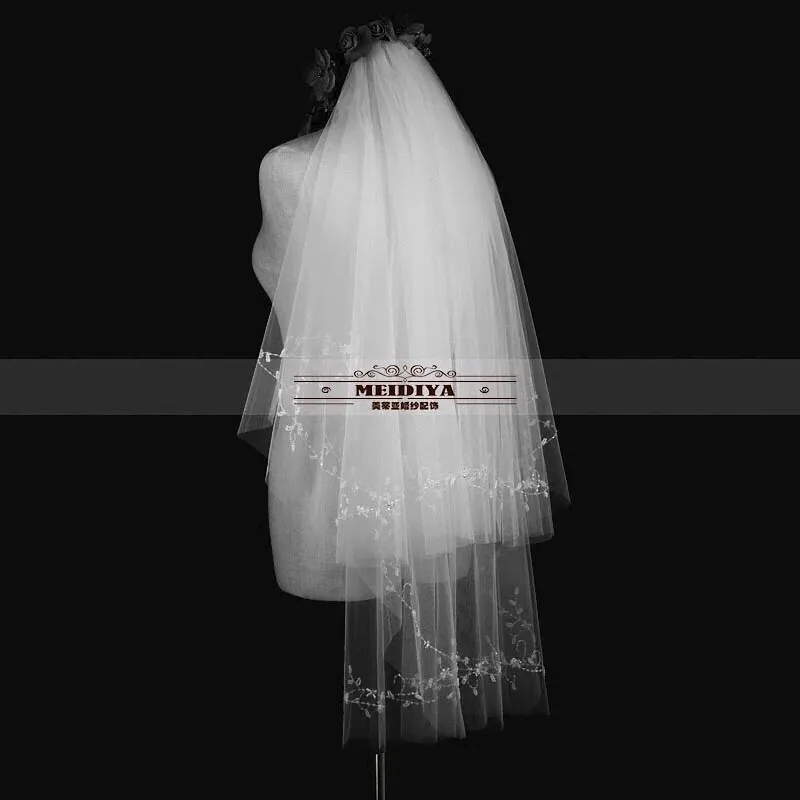 S05AAT 0759 - Pretty beaded flower short veil with comb