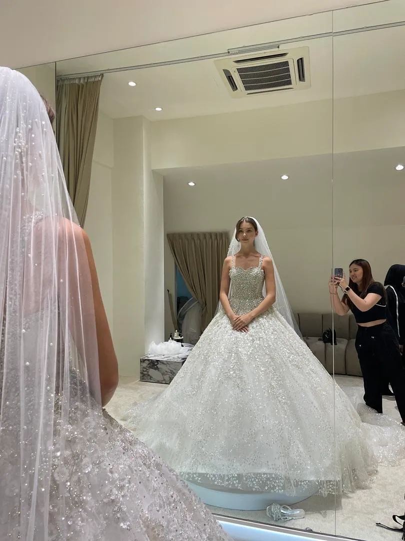 S05AAT 1558 VIP 花碎 square neck sweetheart spag strap blink premium ball gown