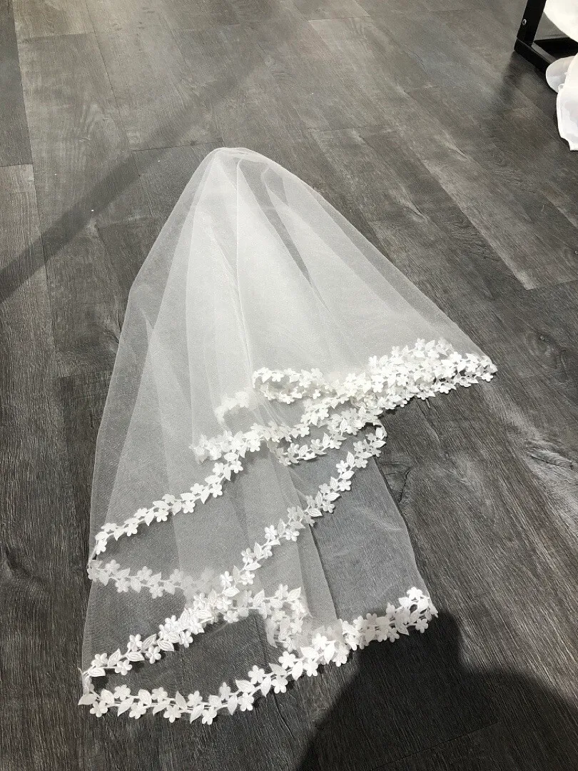 S05AAT 0755 - White flower lace finishing short veil