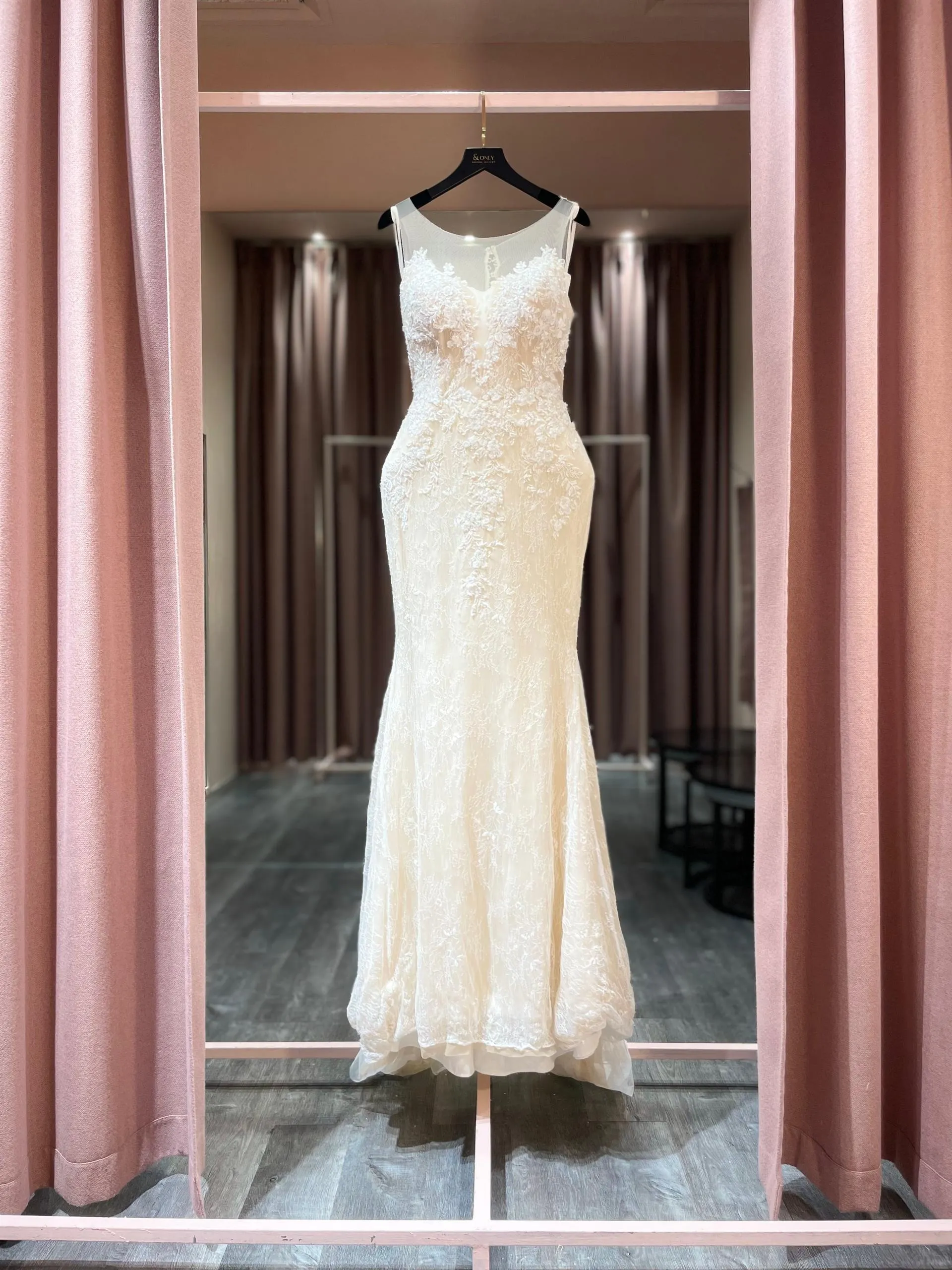 0729 - Colin French Lace Mermaid