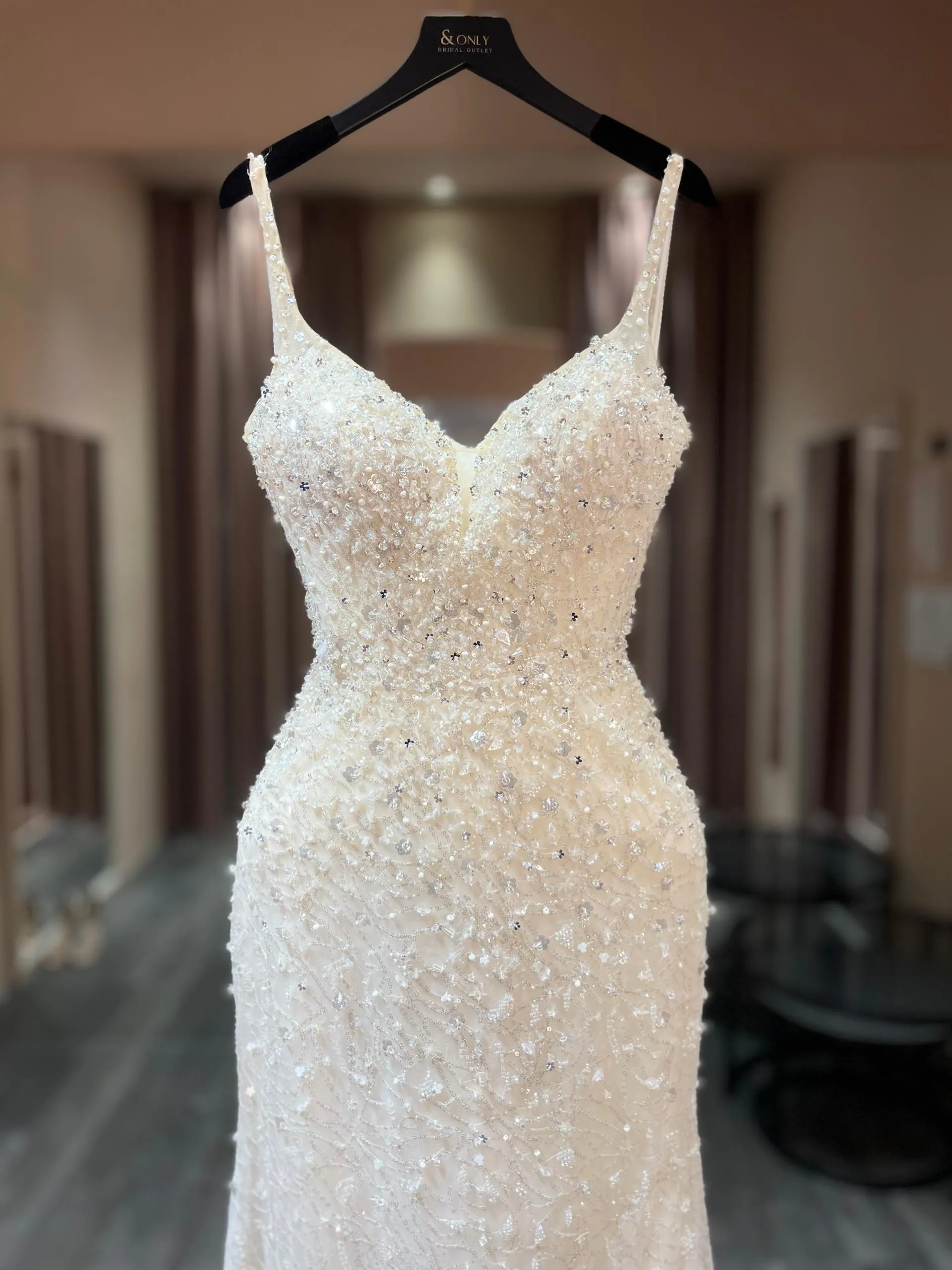 S05AAT 1644 Full flower vine beaded straight deep V