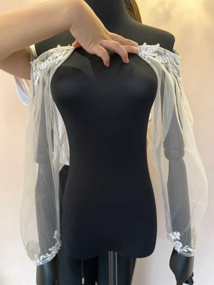 S05AAT 1121 Puffy off shoulder sleeve with lace