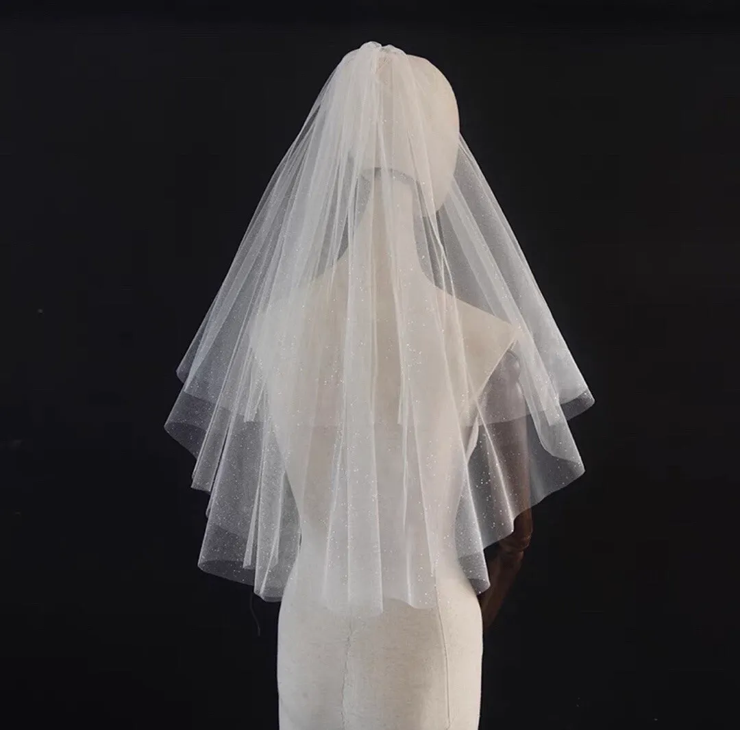 S05AAT 0830 - Champagne full blink short veil