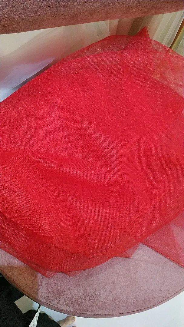 S05AAT 0340 - Plain red veil