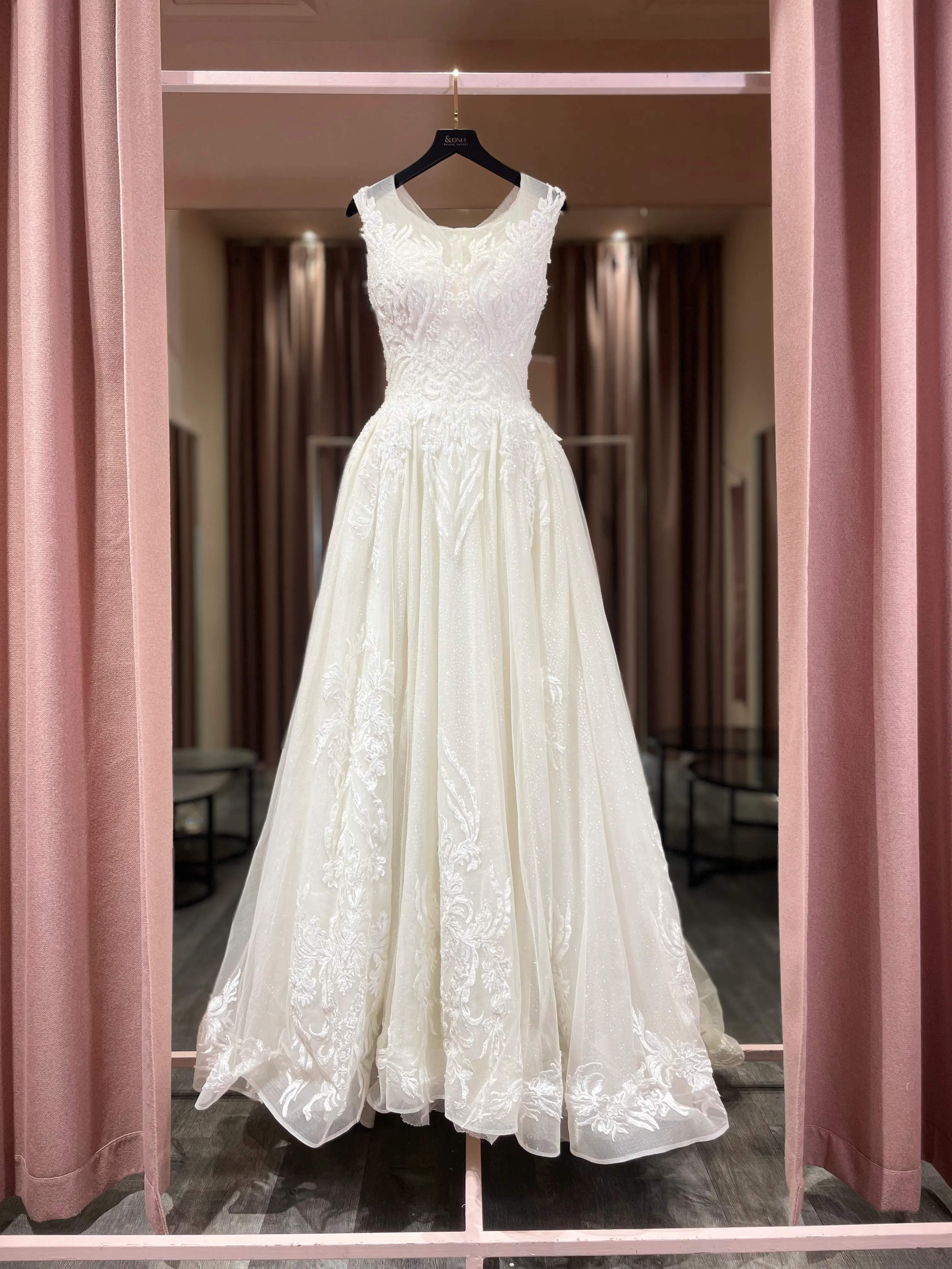 0581 - Yunna cape sleeve Sortly ID: