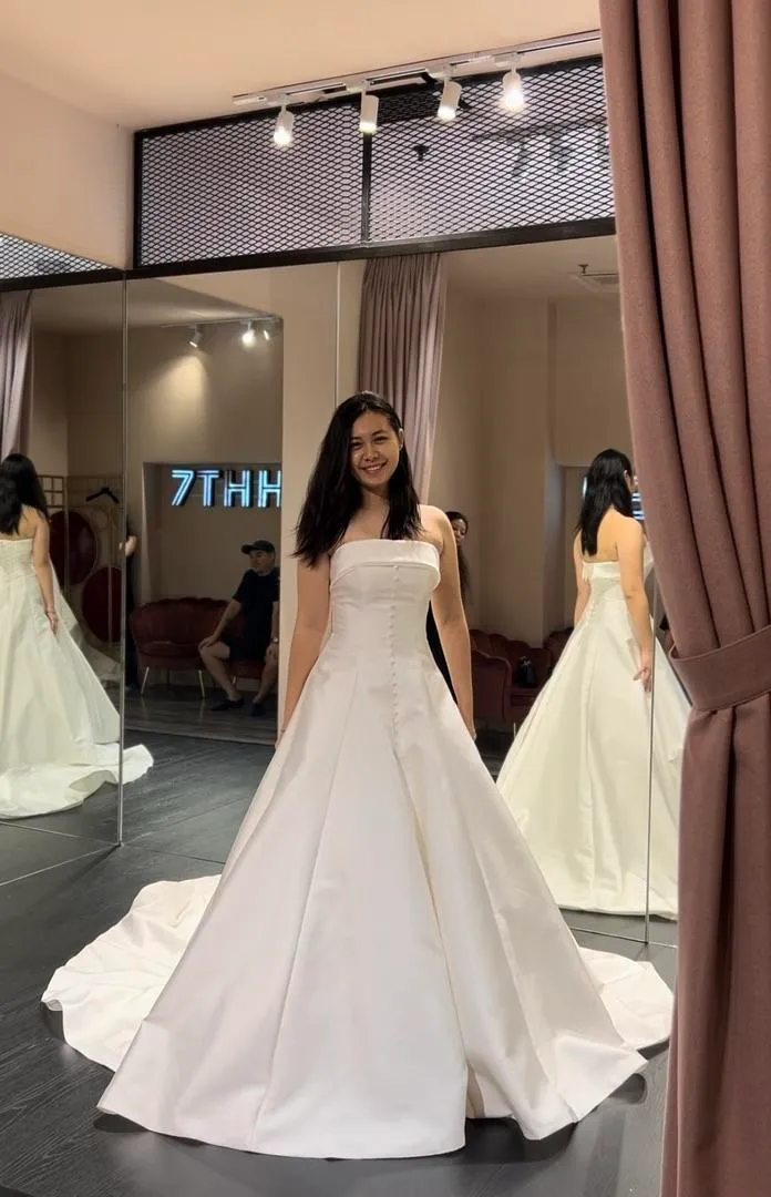 S05AAT 1342 Ivory Satin A Line button