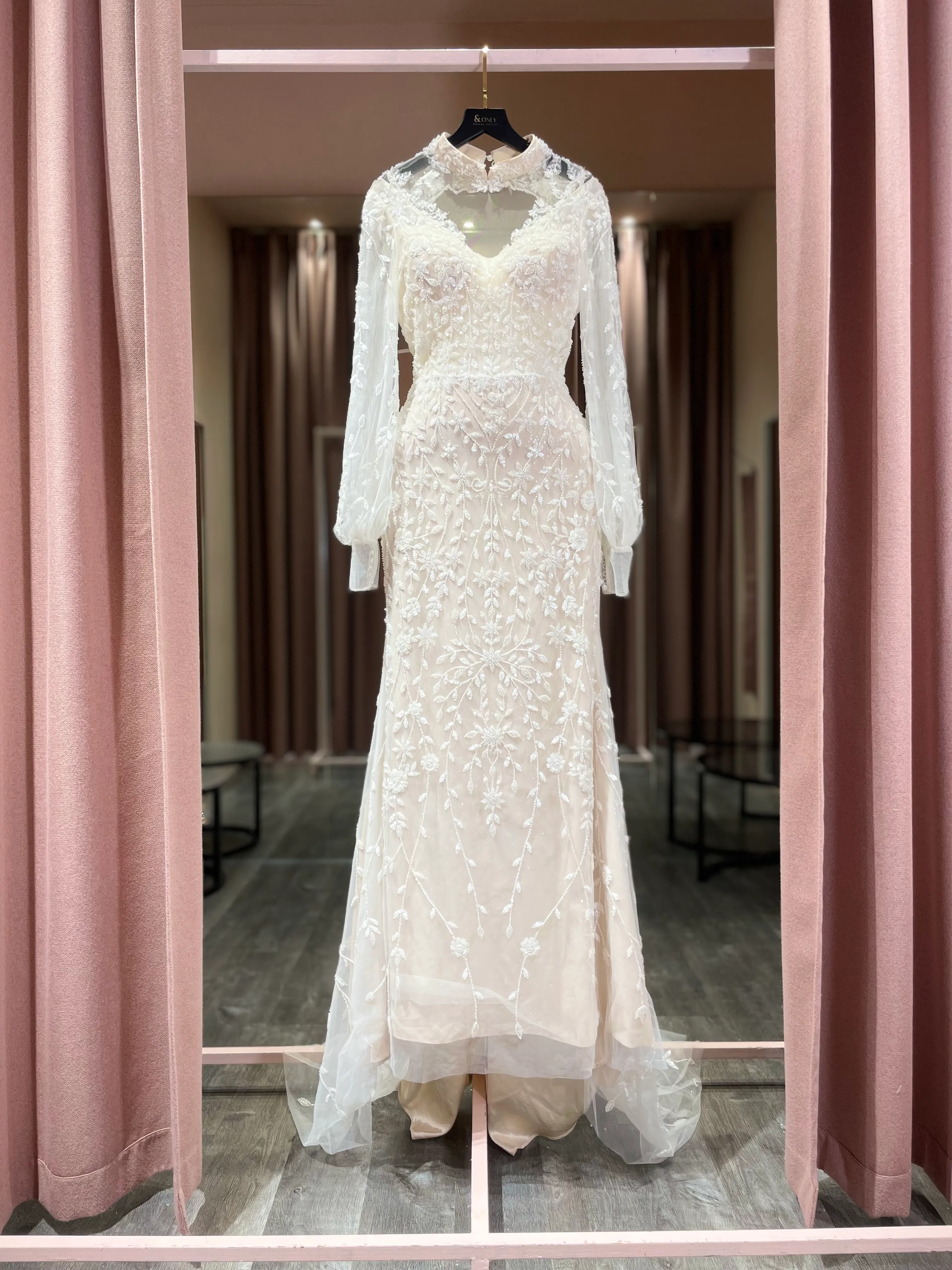 S05AAt 1200 Boho lace Deep V long puffy sleeve