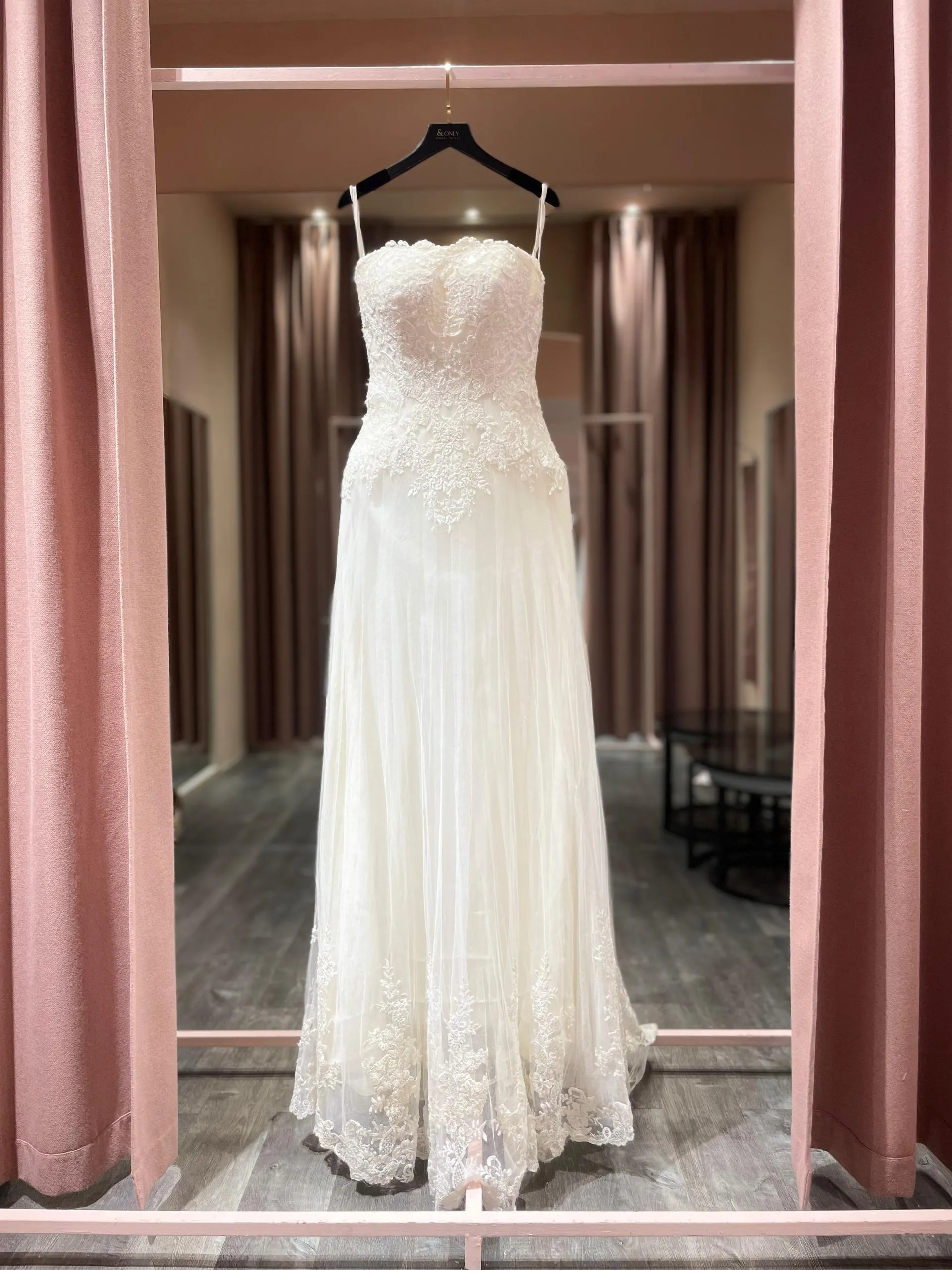  0562 - Sara Lace Tulle A line