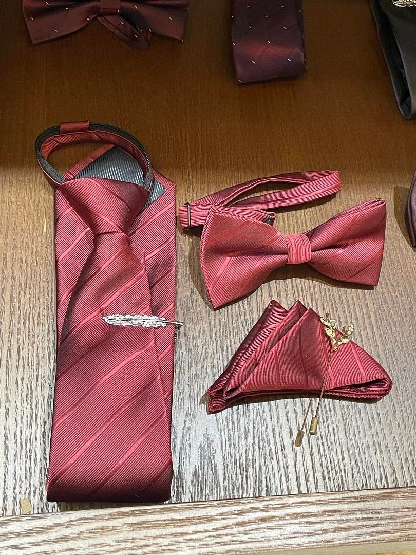 S05AAT 1477 Red base with red line bow tie set