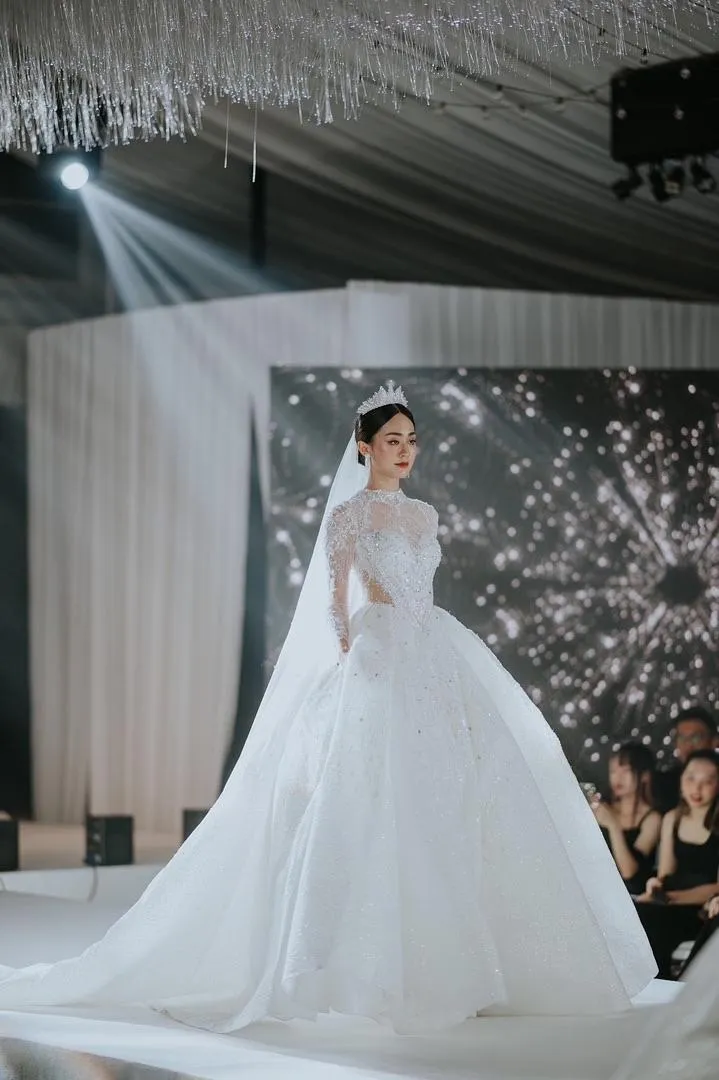 S05AAT 1238 FS Kelly long sleeve sweetheart ball gown