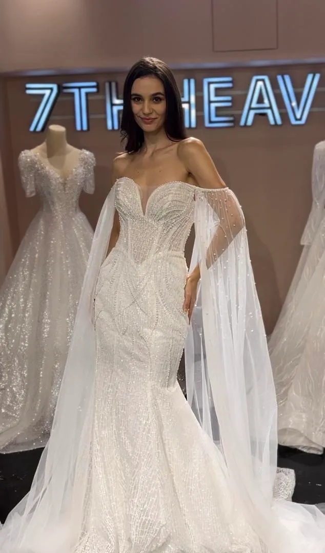 S05AAT 0958 - GOWN Aladin Mermaid with pearl long cape sleeve