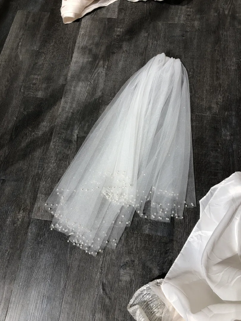 S05AAT 0790 - Full blink pearl edge short veil with comb