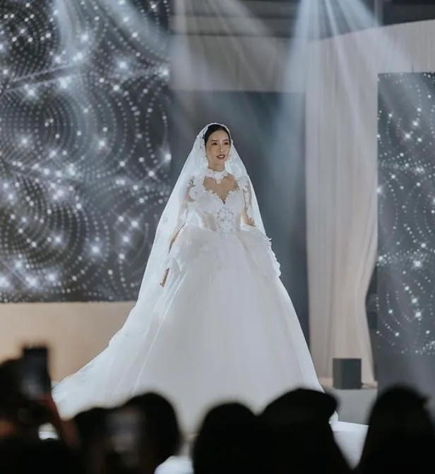 S05AAT 1225 FS Rabecca high neck short sleeve ball gown