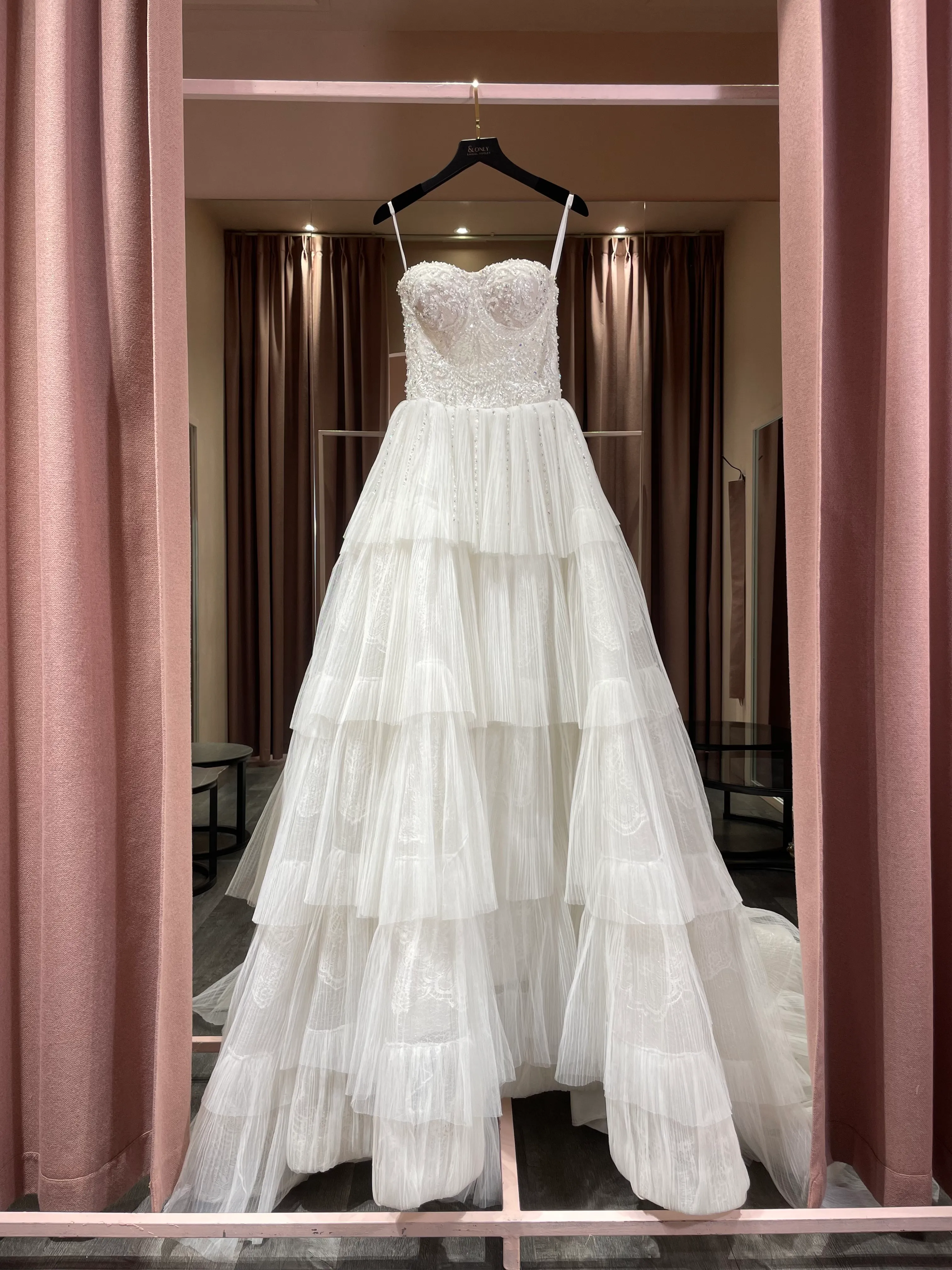 S05AAT 1153 Smiling sweetheart Layered Ball gown