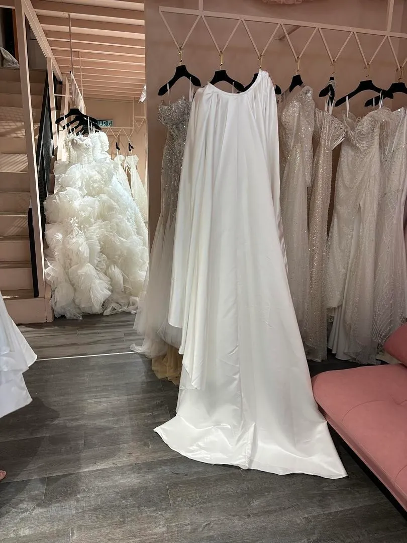 S05AAT 1332 Satin Pleated Train