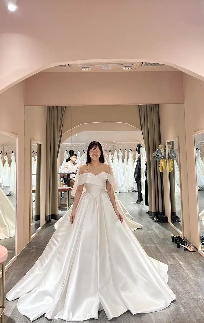 S05AAT 1107 Satin sweetheart off shoulder Ball gown Kerk