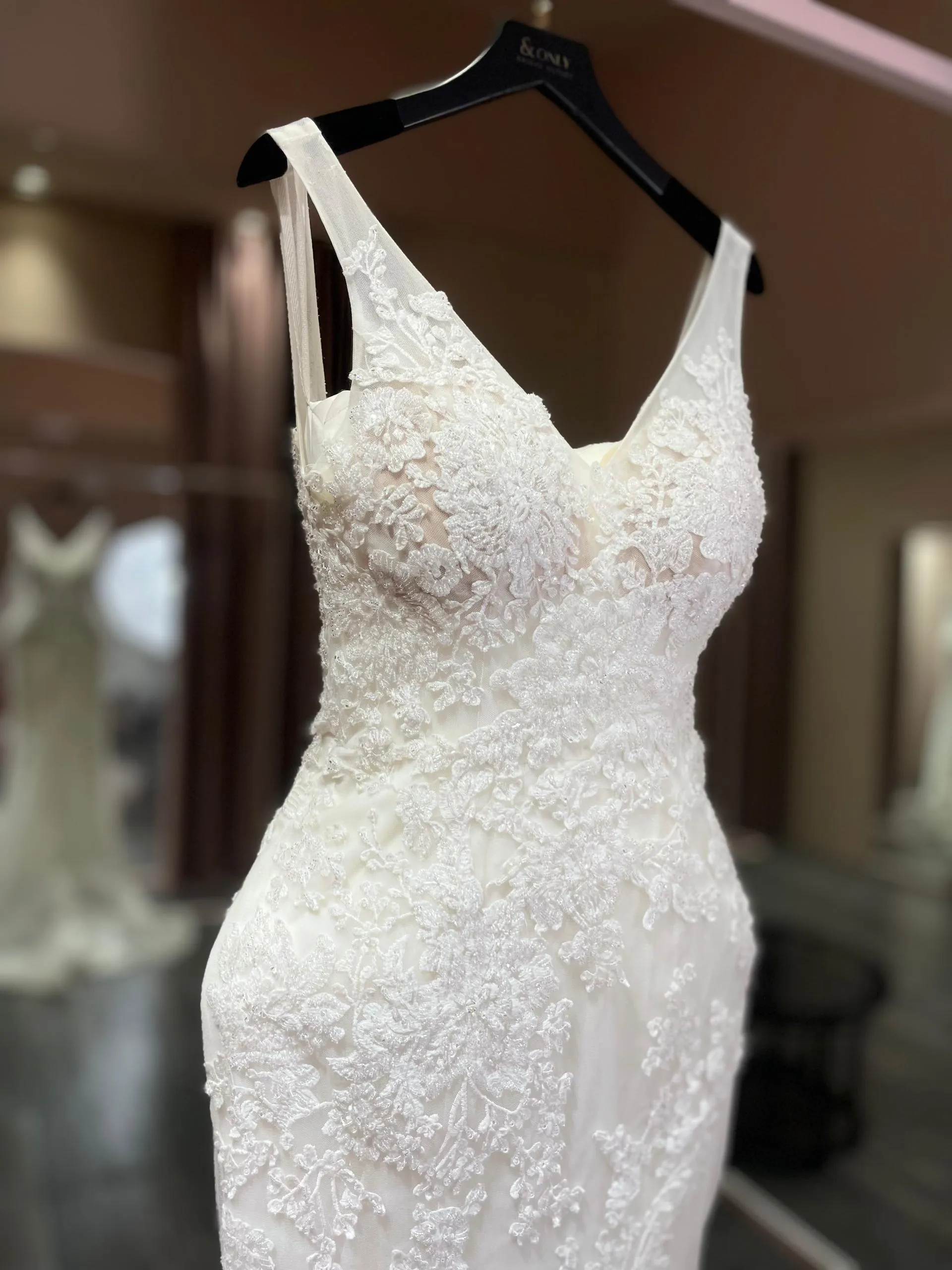 S05AAT 0490 - Mable Chan v neck mermaid flower lace