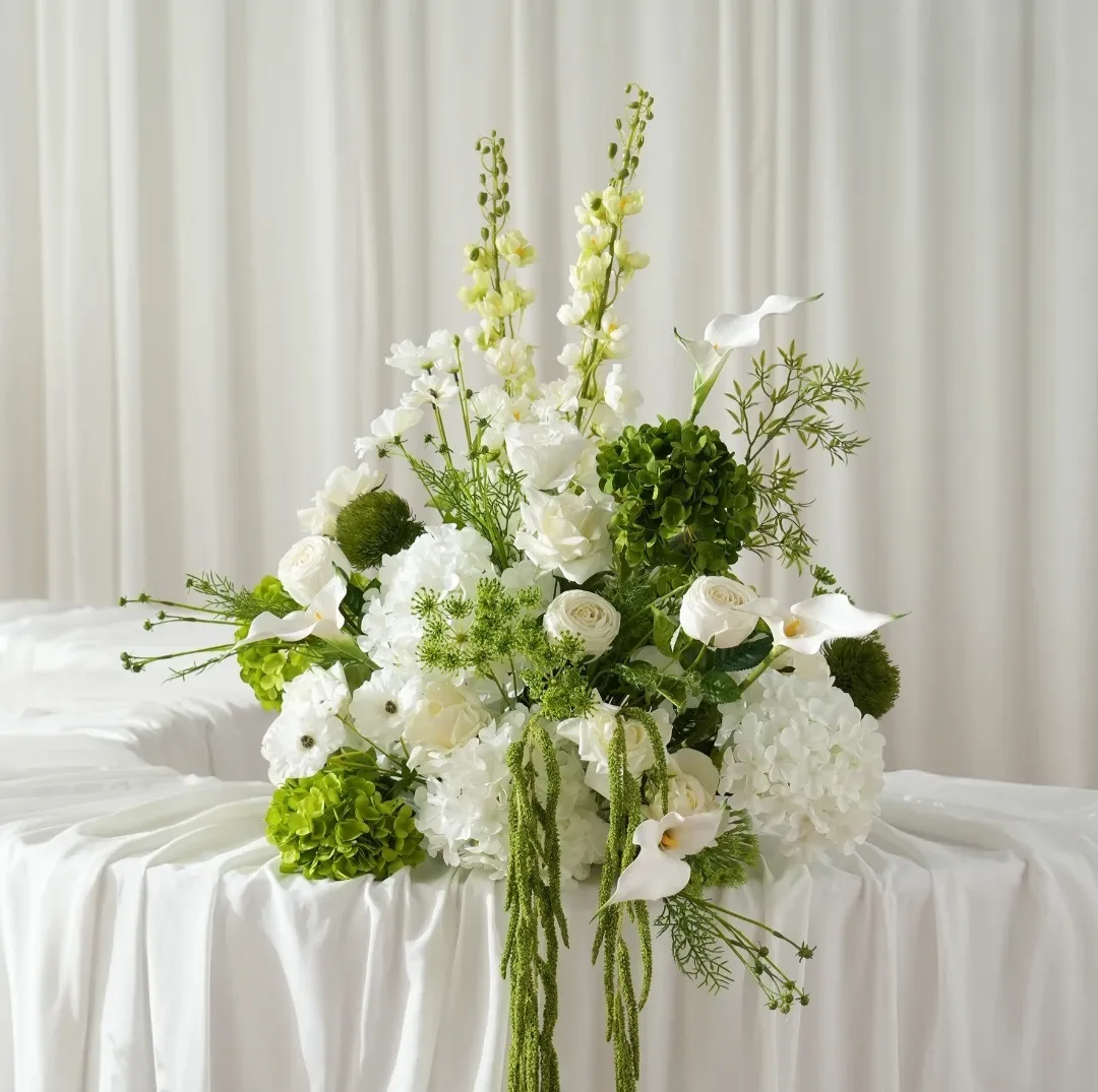 The New Classic Signature Centerpiece