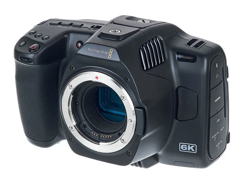 BLACKMAGIC POCKET 6K PRO (Montura EF) - SUPER 35 CMOS